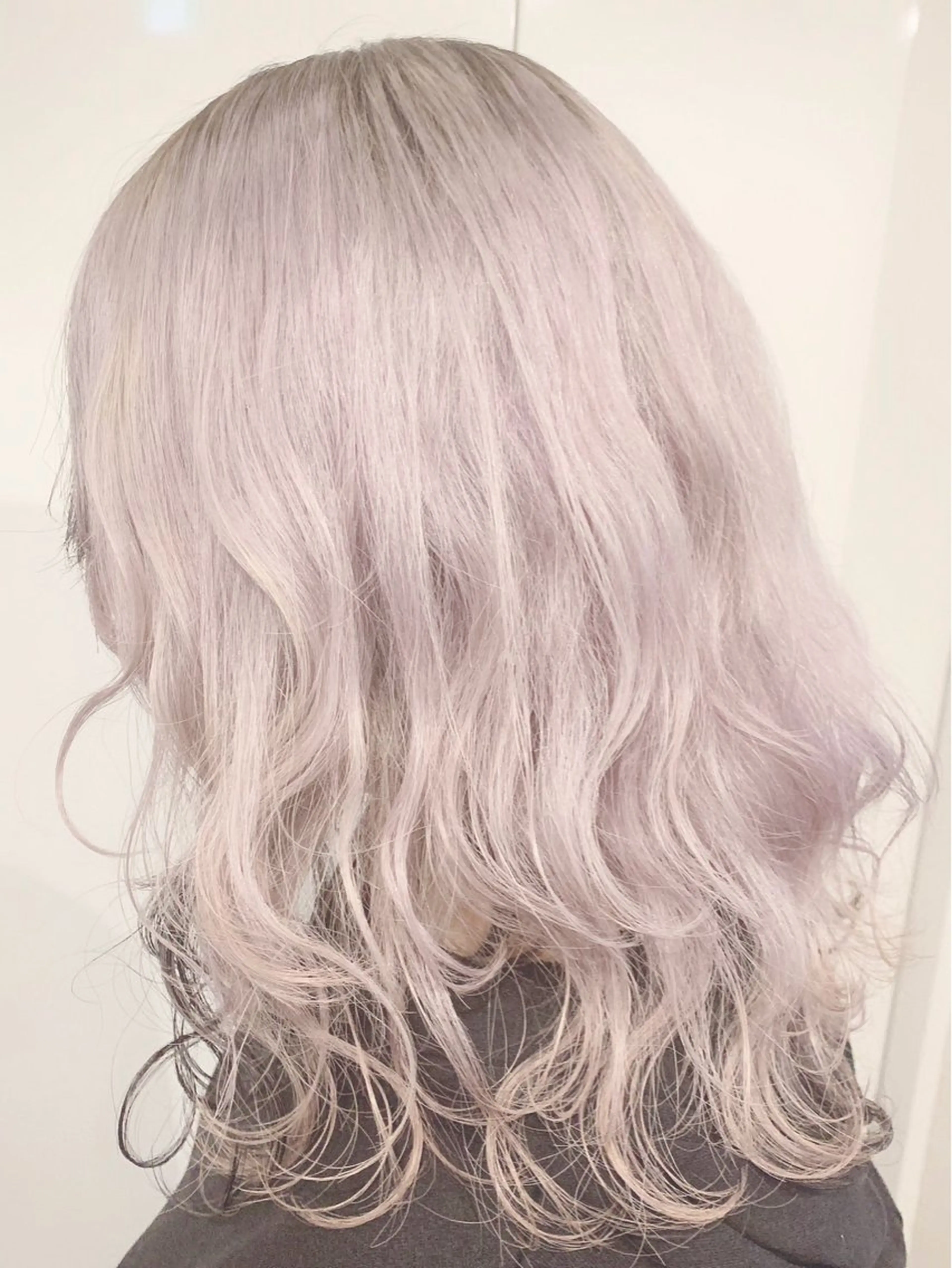 ミディアム カラー ブリーチ ケアブリーチ カット ヘアカラー トリートメント 松岡 恭弘のヘアスタイル