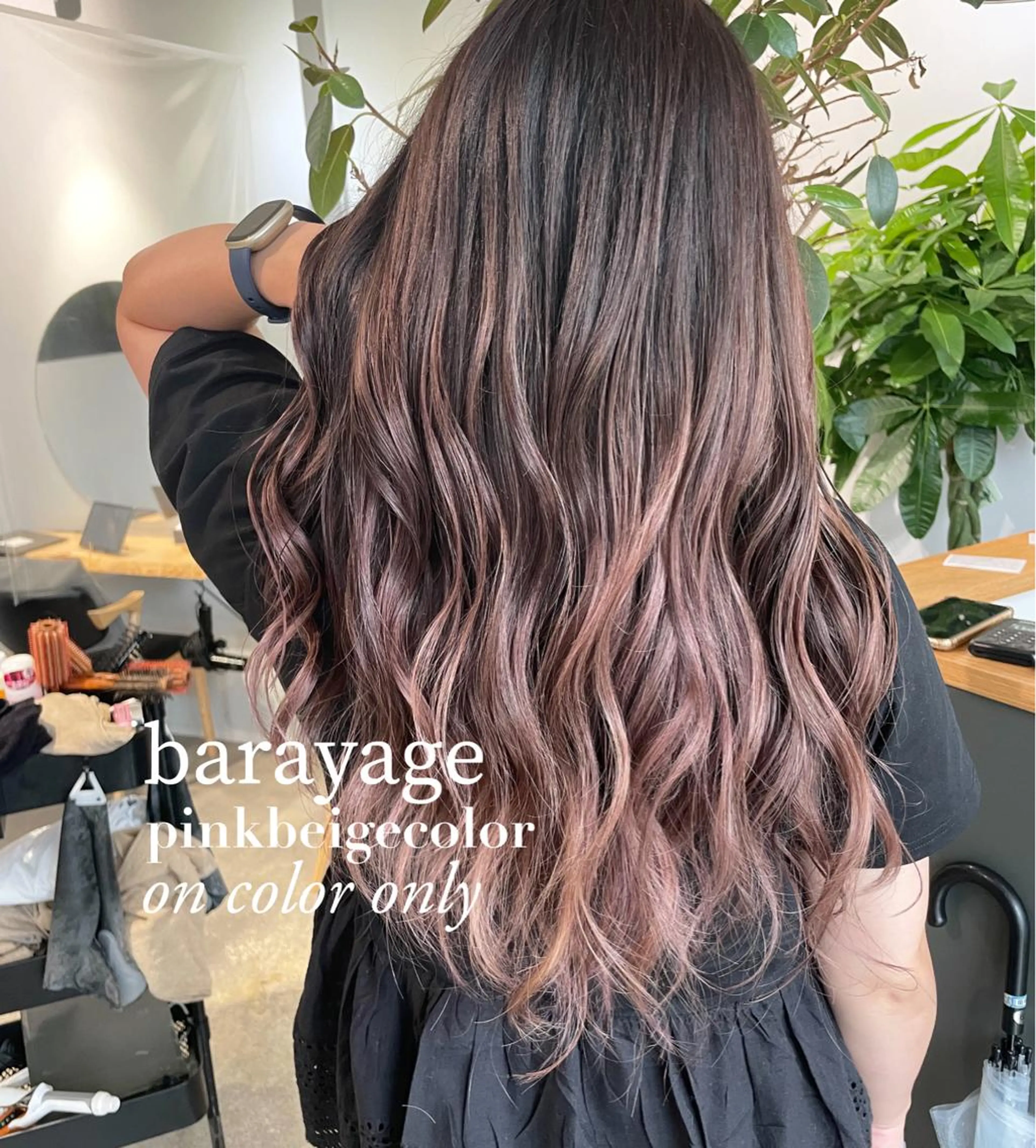 ロング 岸川 恭子のヘアスタイル