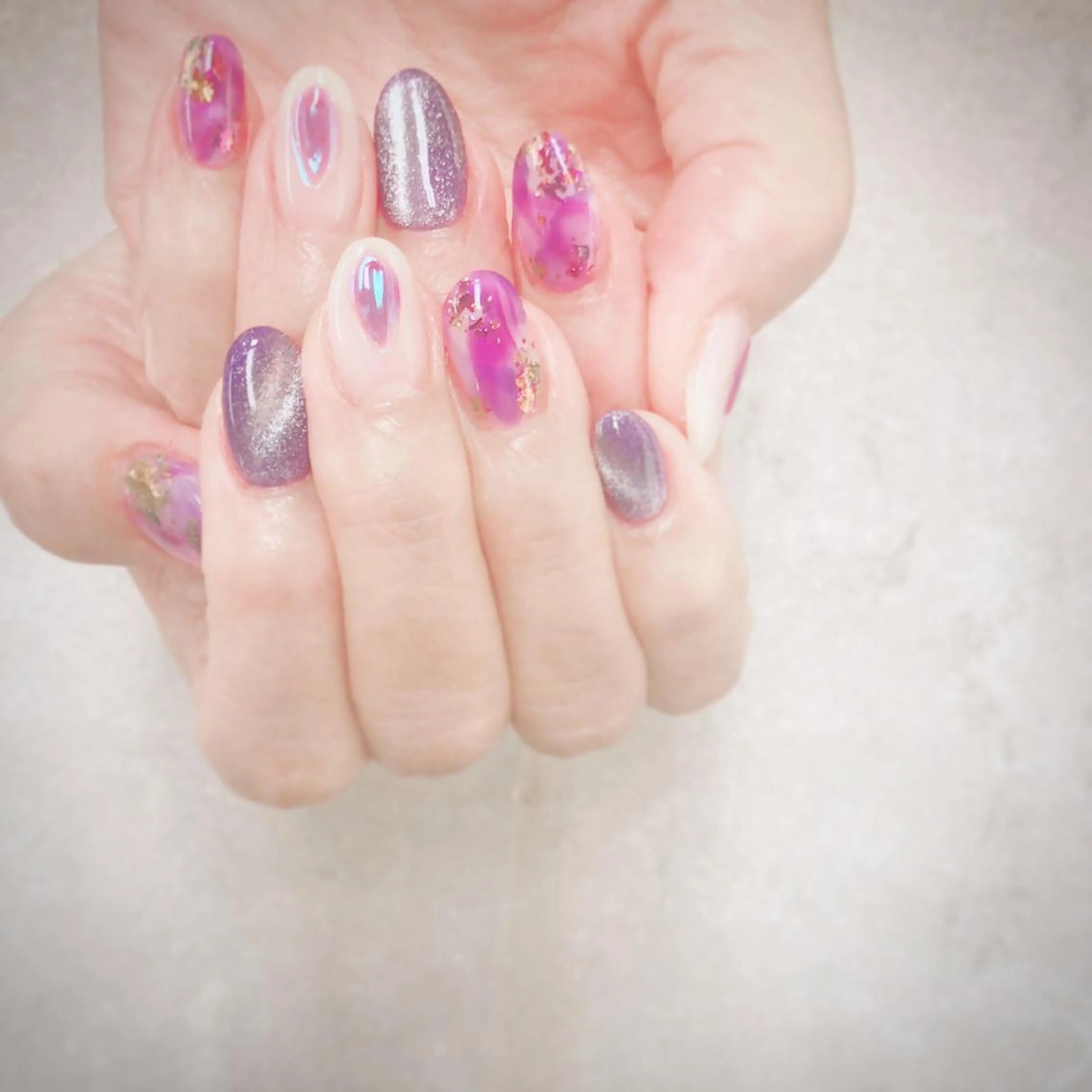 ネイル マグネットネイル ニュアンスネイル パープル ホワイト ハンドネイル ハンドケア FASTNAIL PLUS 新宿店のネイルデザイン