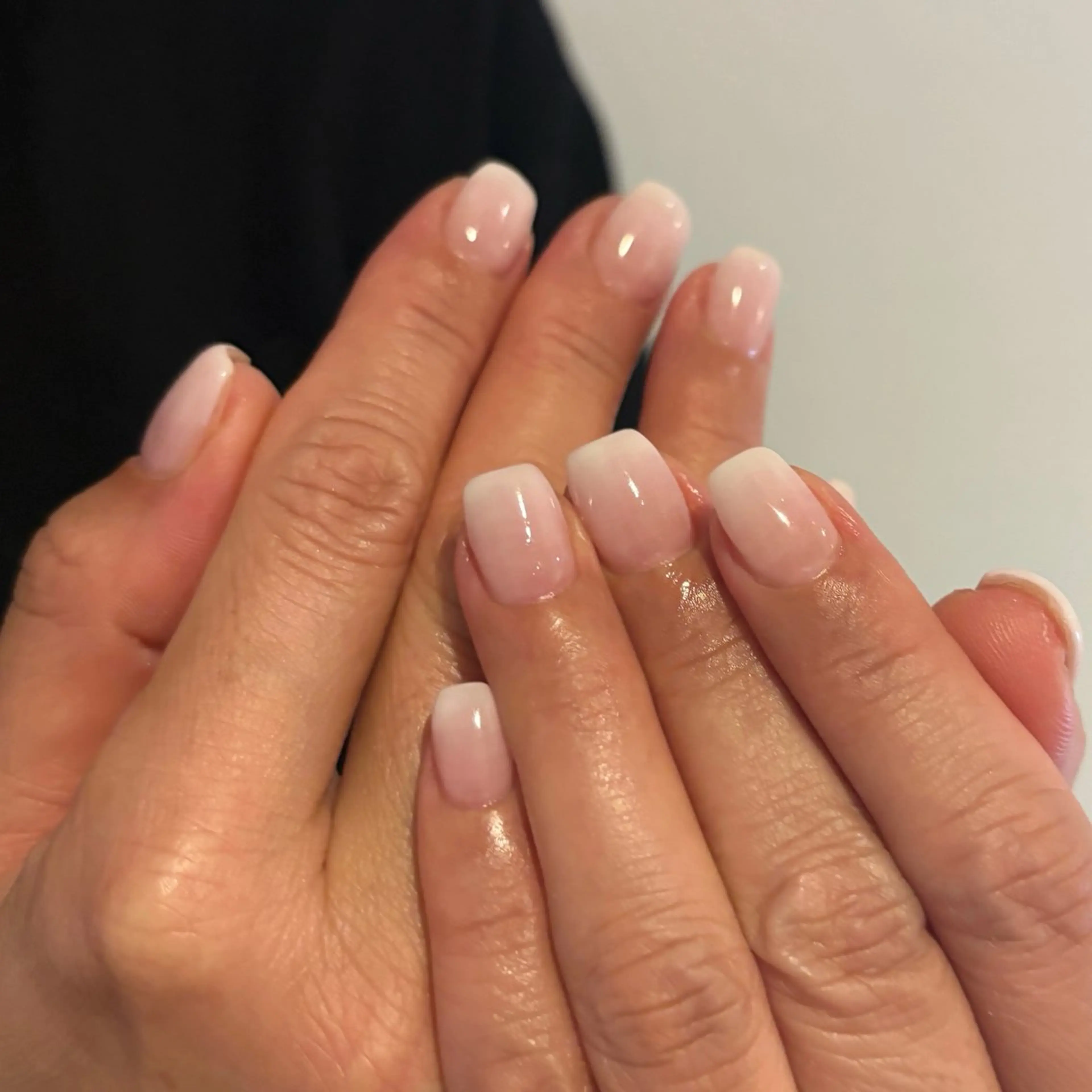 ネイル グラデーション 持ち込み ハンドネイル EmaNail肥後橋店所属・EmaNail 肥後橋店🤍YURIのネイルデザイン