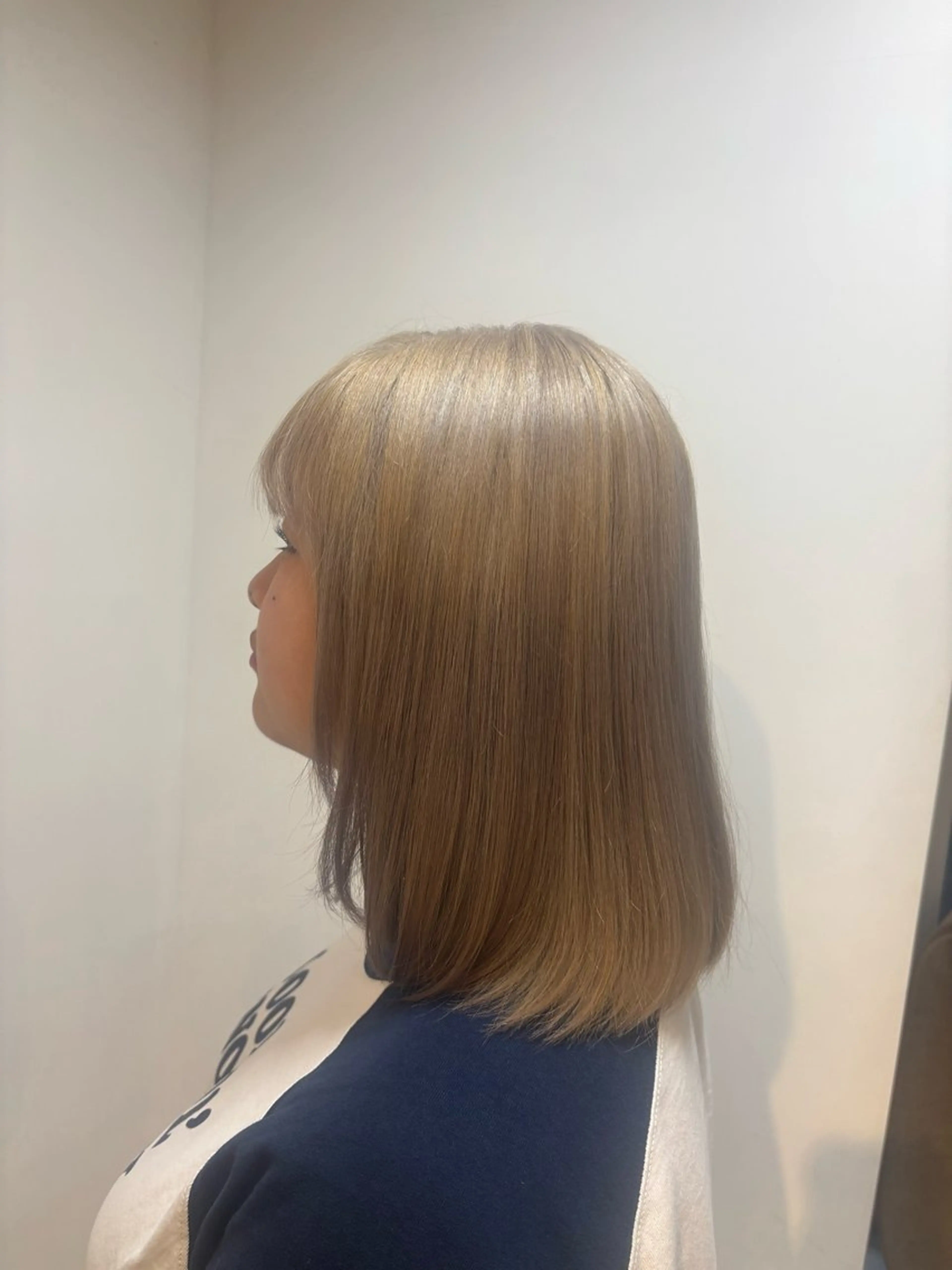 ミディアム 岩品 和花のヘアスタイル