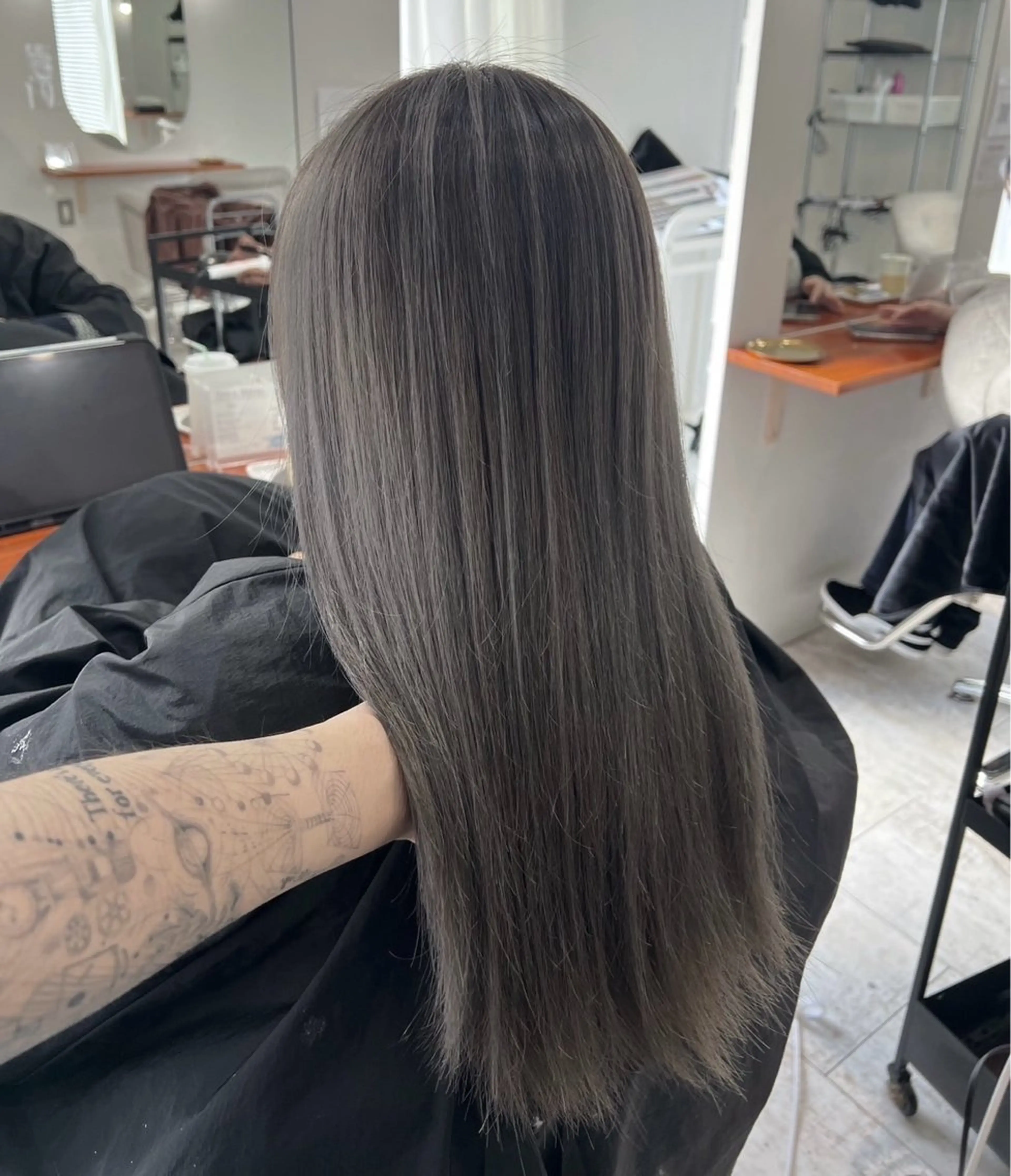 セミロング カラー バレイヤージュ グレージュ レイヤーカット ヘアカラー トリートメント ROBIN所属・指名数No.1 /NAOYAのヘアスタイル