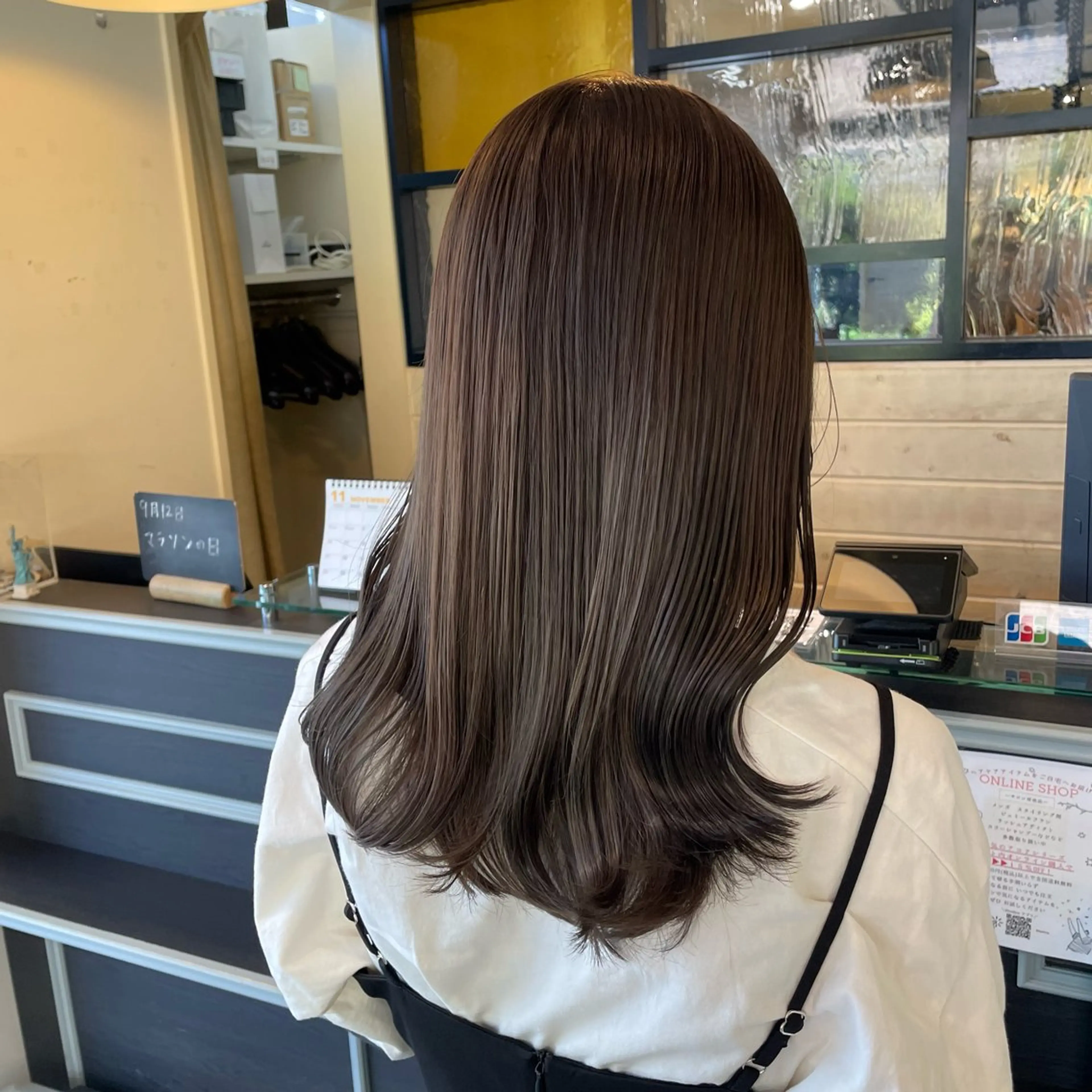 セミロング カラー スナコザワ レナのヘアスタイル