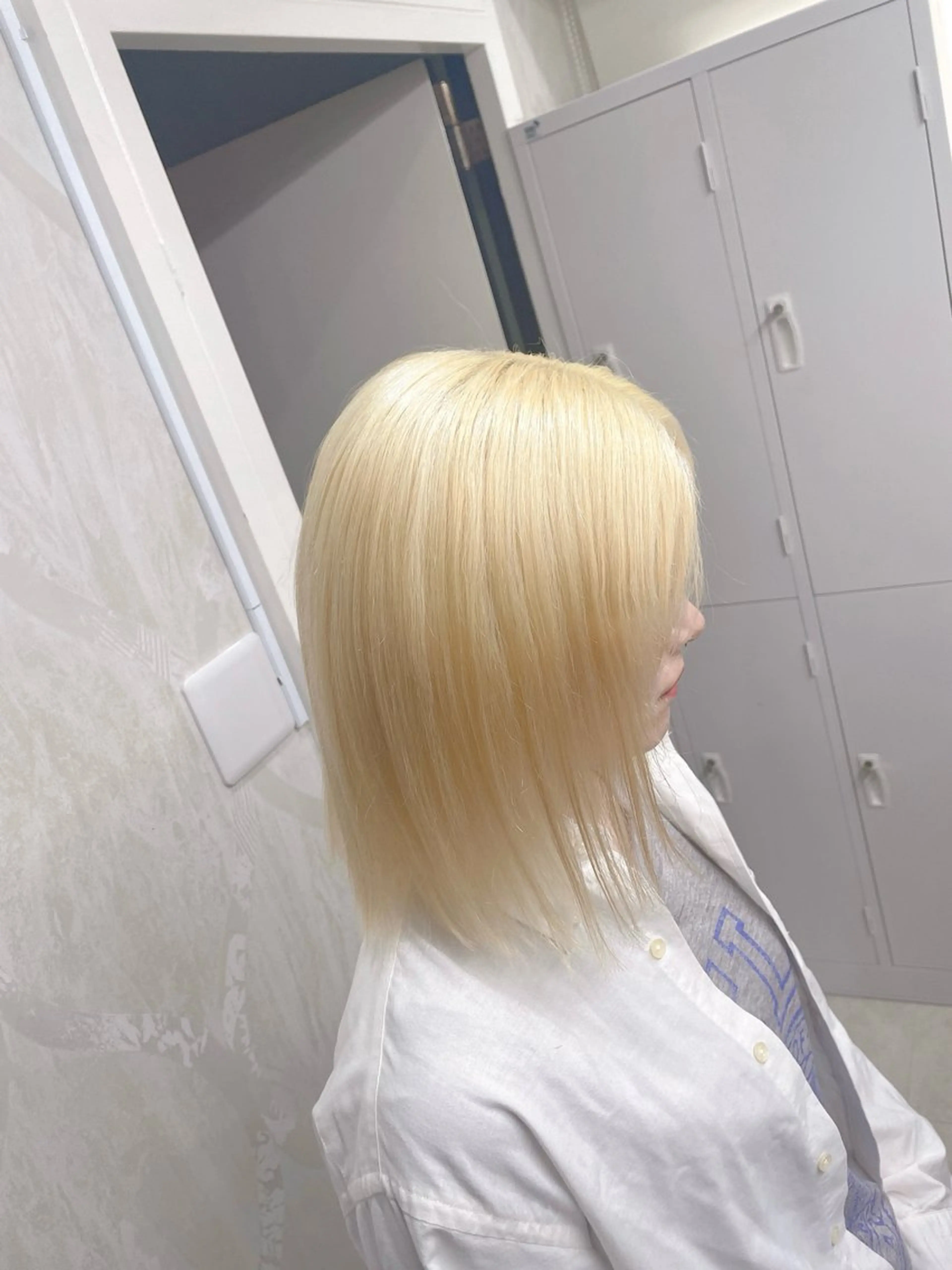 ミディアム カラー 抜きっぱなしブロンド ブロンド ハイトーンカラー ヘアカラー ili心斎橋所属・🩵ハイトーン/ レイヤーYUZU🩵のヘアスタイル