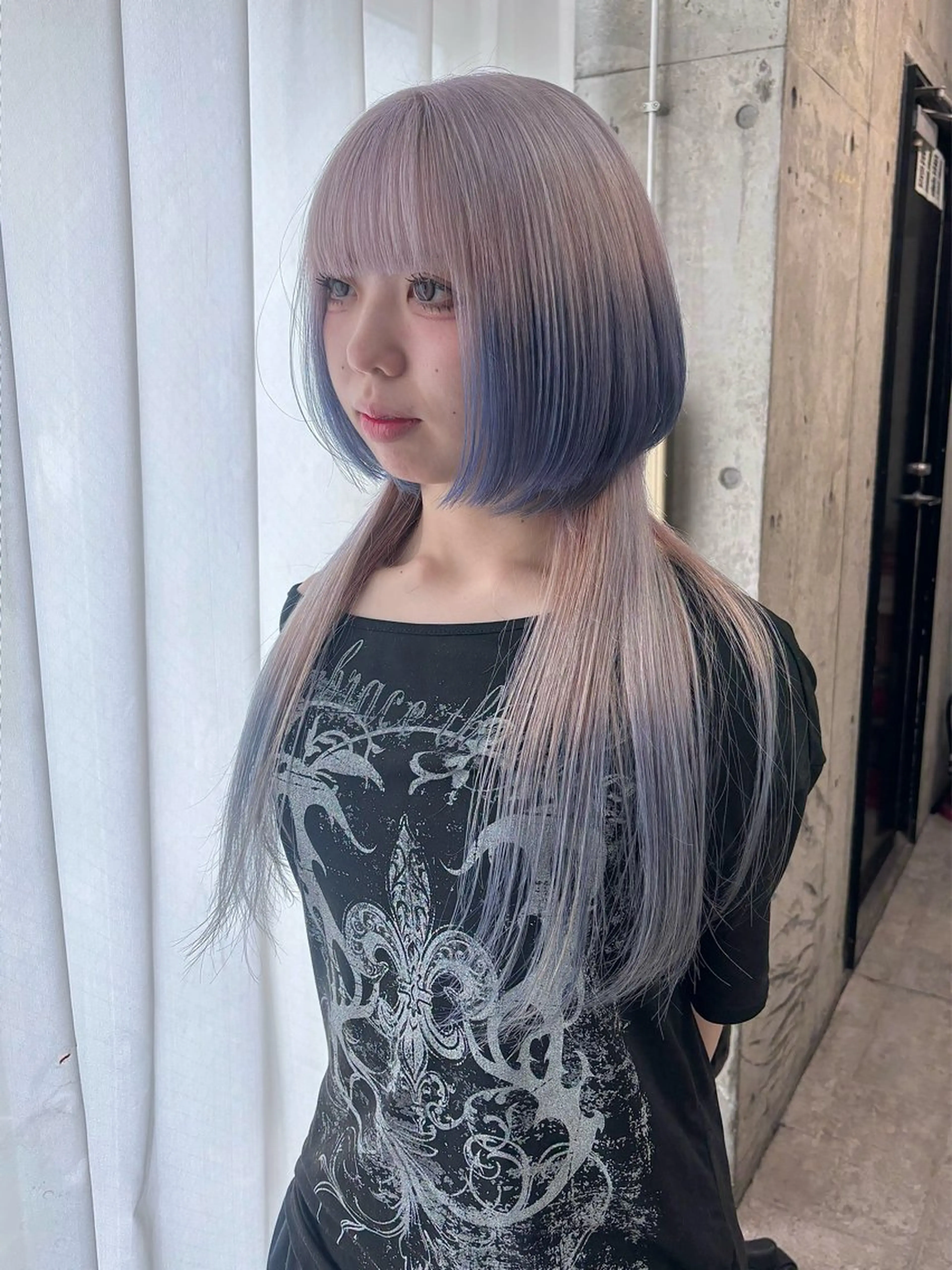 ミディアム カラー ブルーカラー ウルフカット ヘアカラー lani hair salon所属・SHOTO ハイトー ン/デザインカラーのヘアスタイル