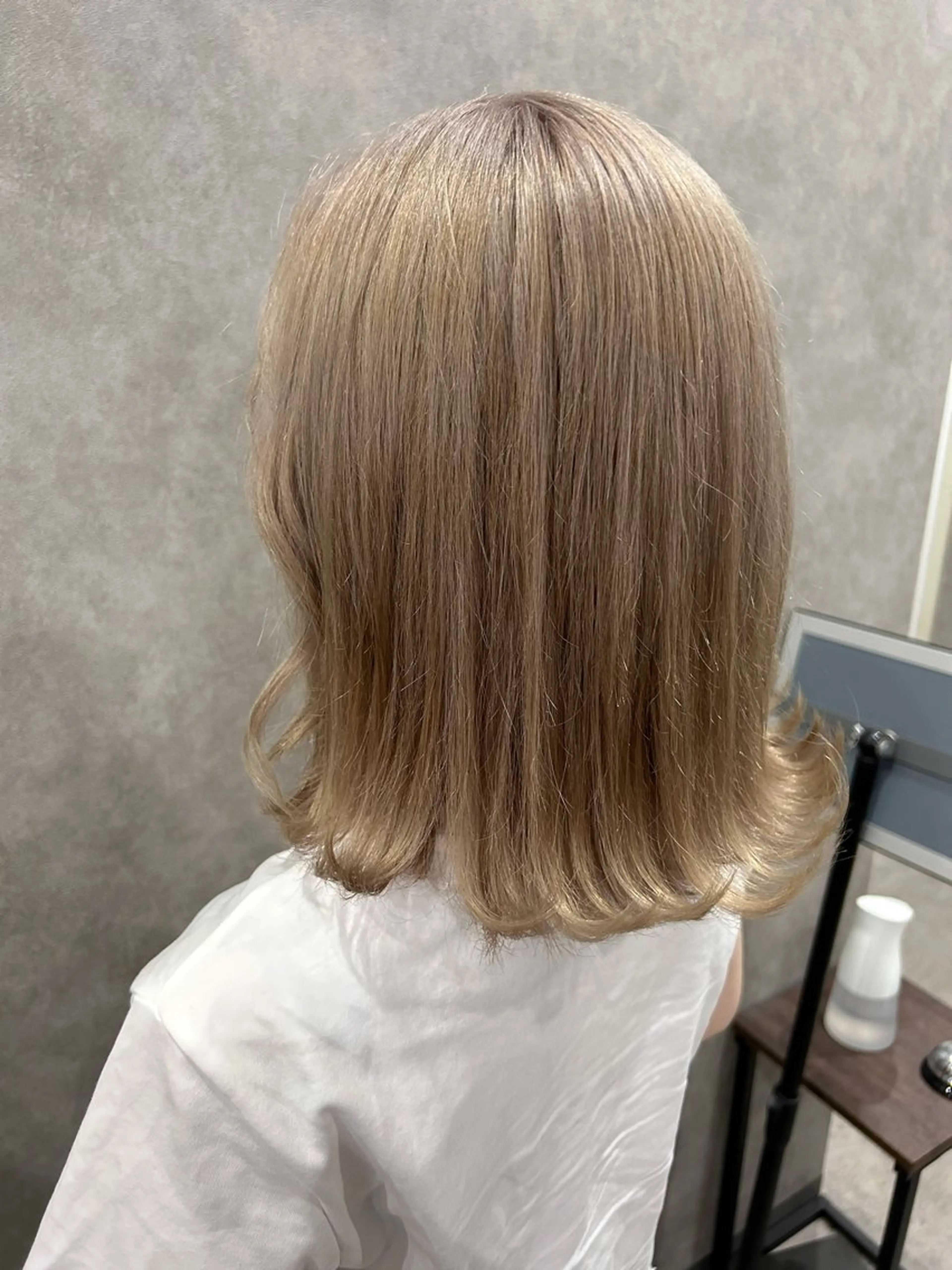 ミディアム カラー ベージュカラー ミルクティーベージュ ホワイトミルクティーベージュ ヘアカラー トリートメント 廣瀬 あずさのヘアスタイル