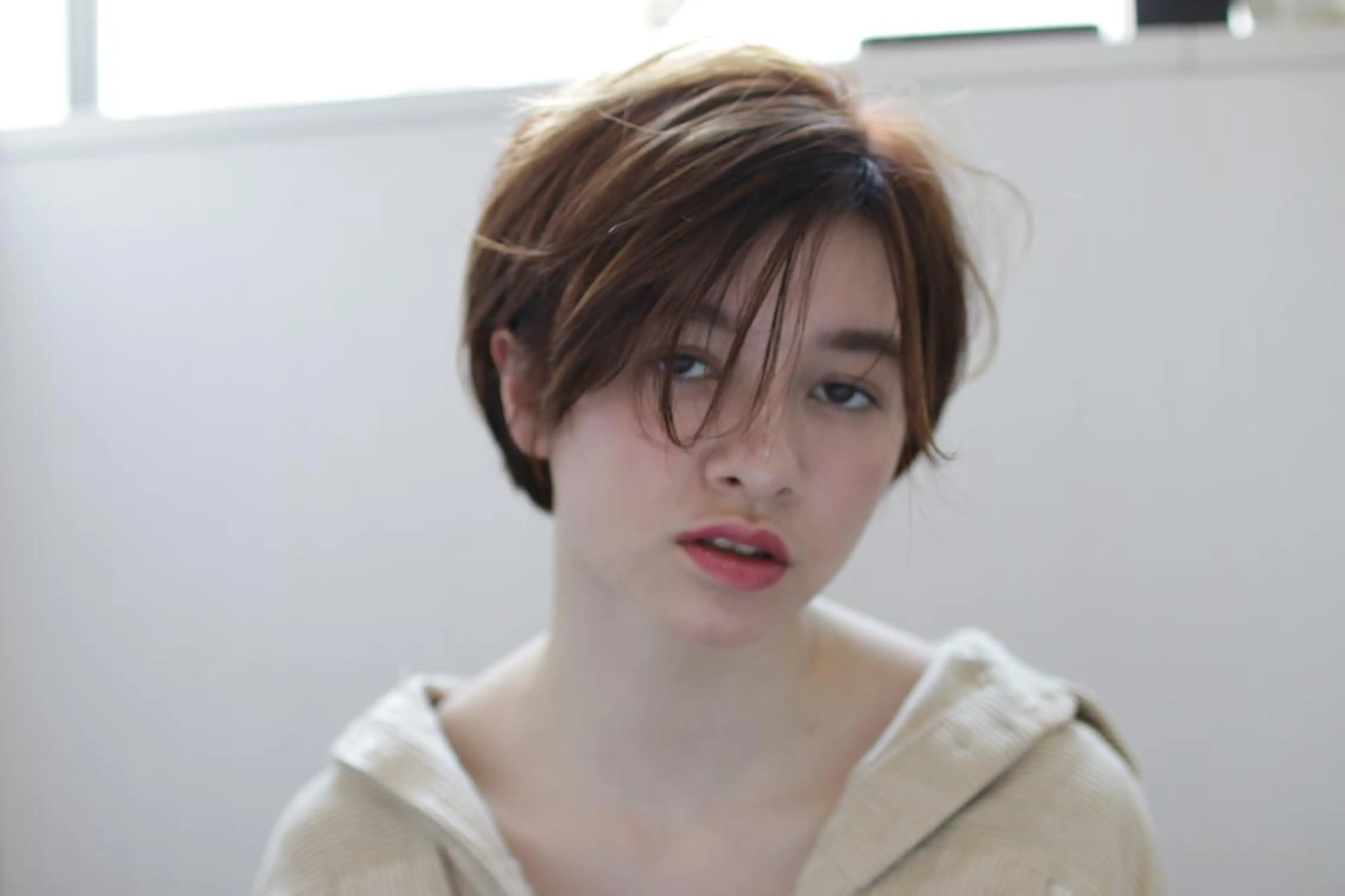 ショート カラー 鍵山 千秋のヘアスタイル