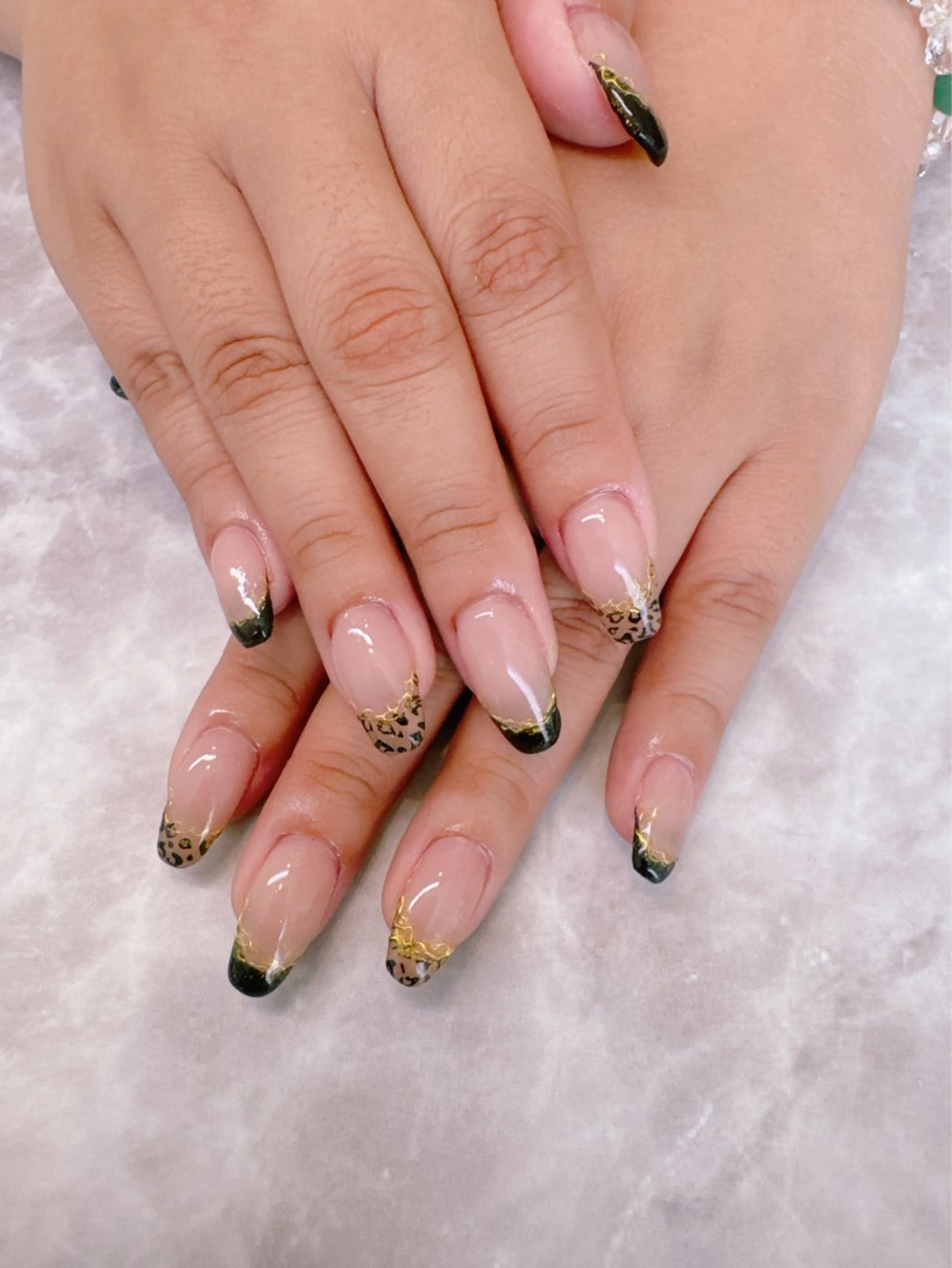 ネイル アニマル柄 フレンチネイル ハンドネイル olim nailspaceのネイルデザイン