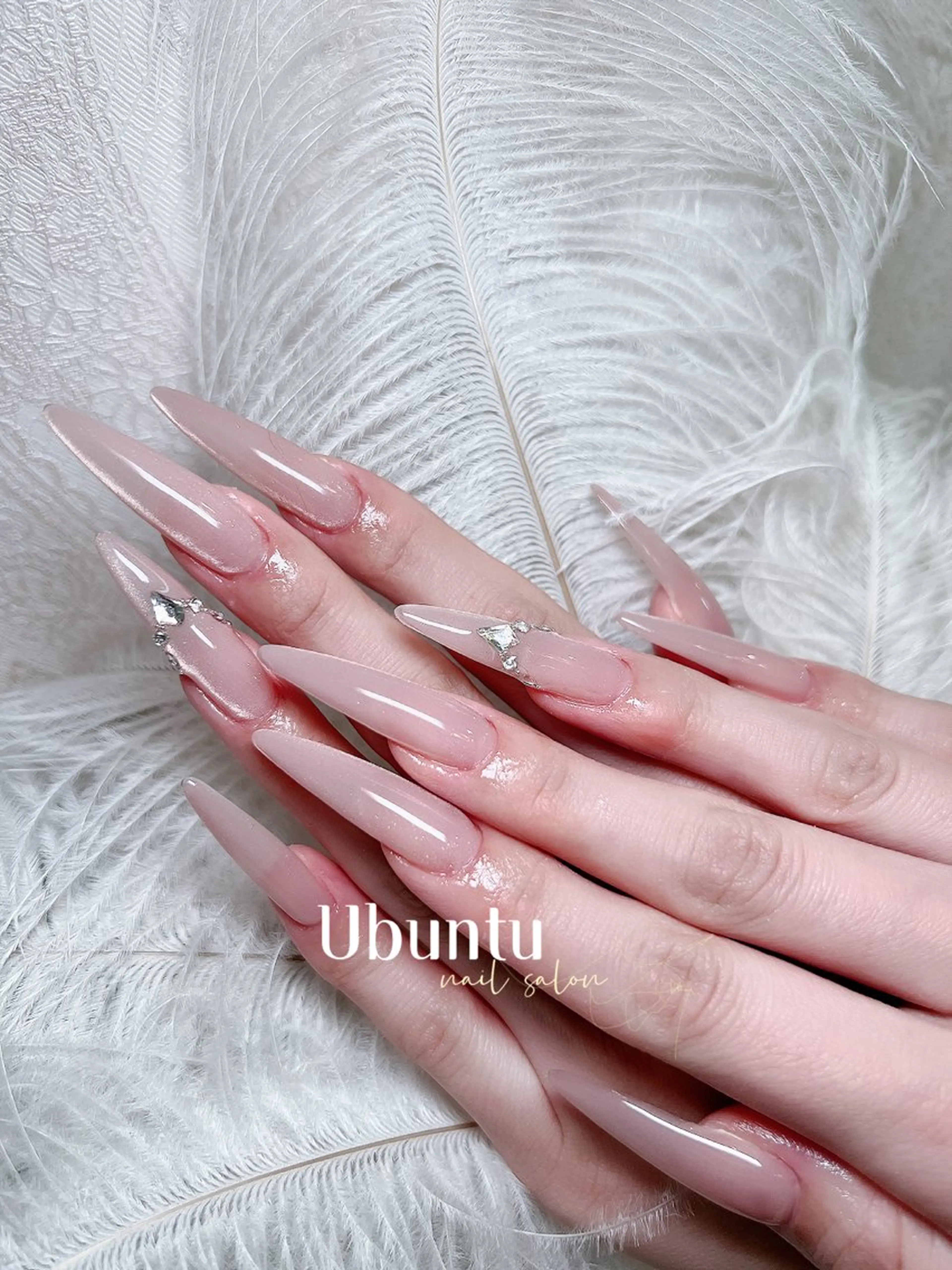 ネイル ロングネイル マグネットネイル ワンホンネイル ハンドネイル Ubuntu🎀 ネイルサロン✨のネイルデザイン