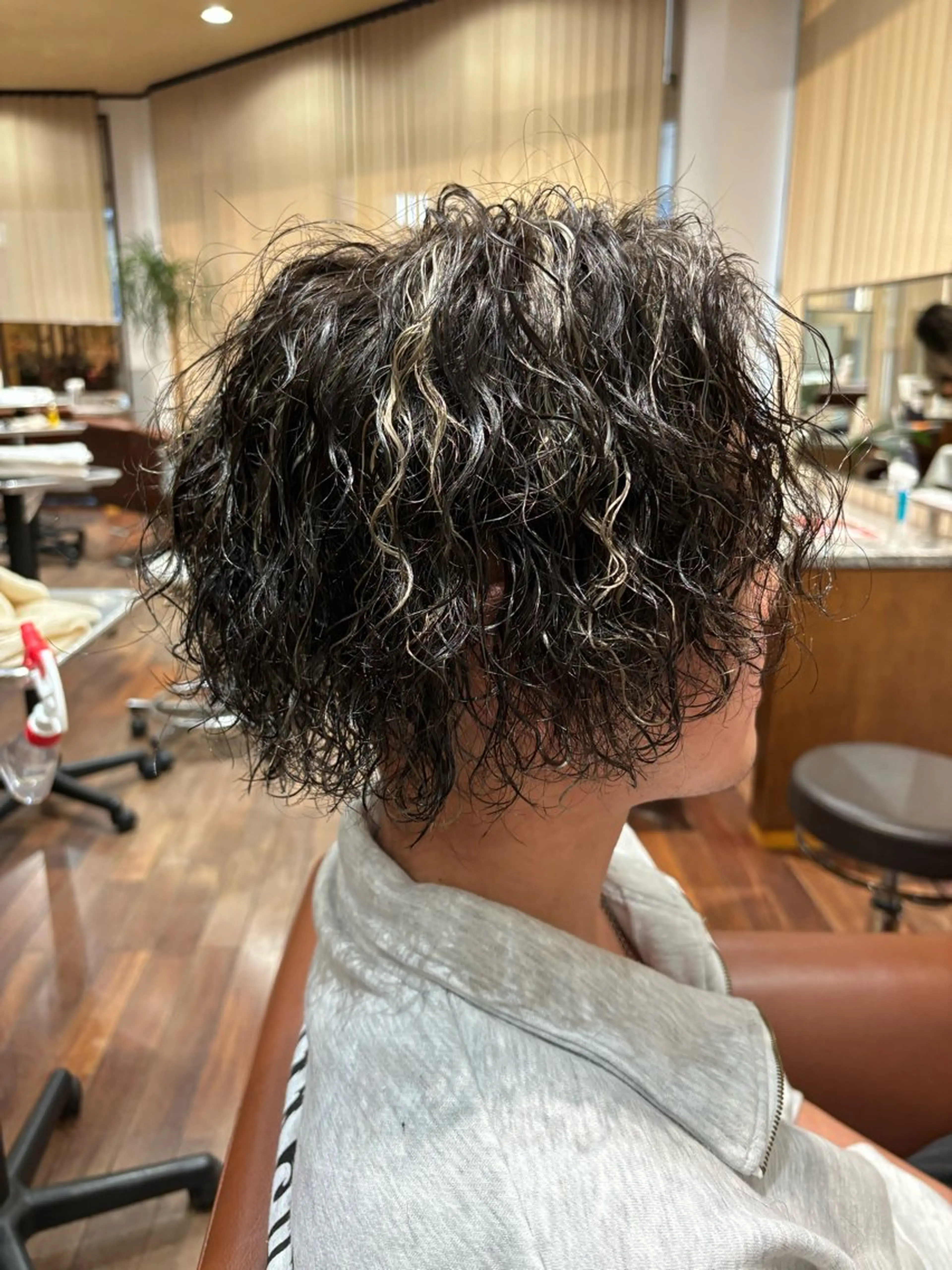 ミディアム ハイライト 矢藤 豪晃のヘアスタイル