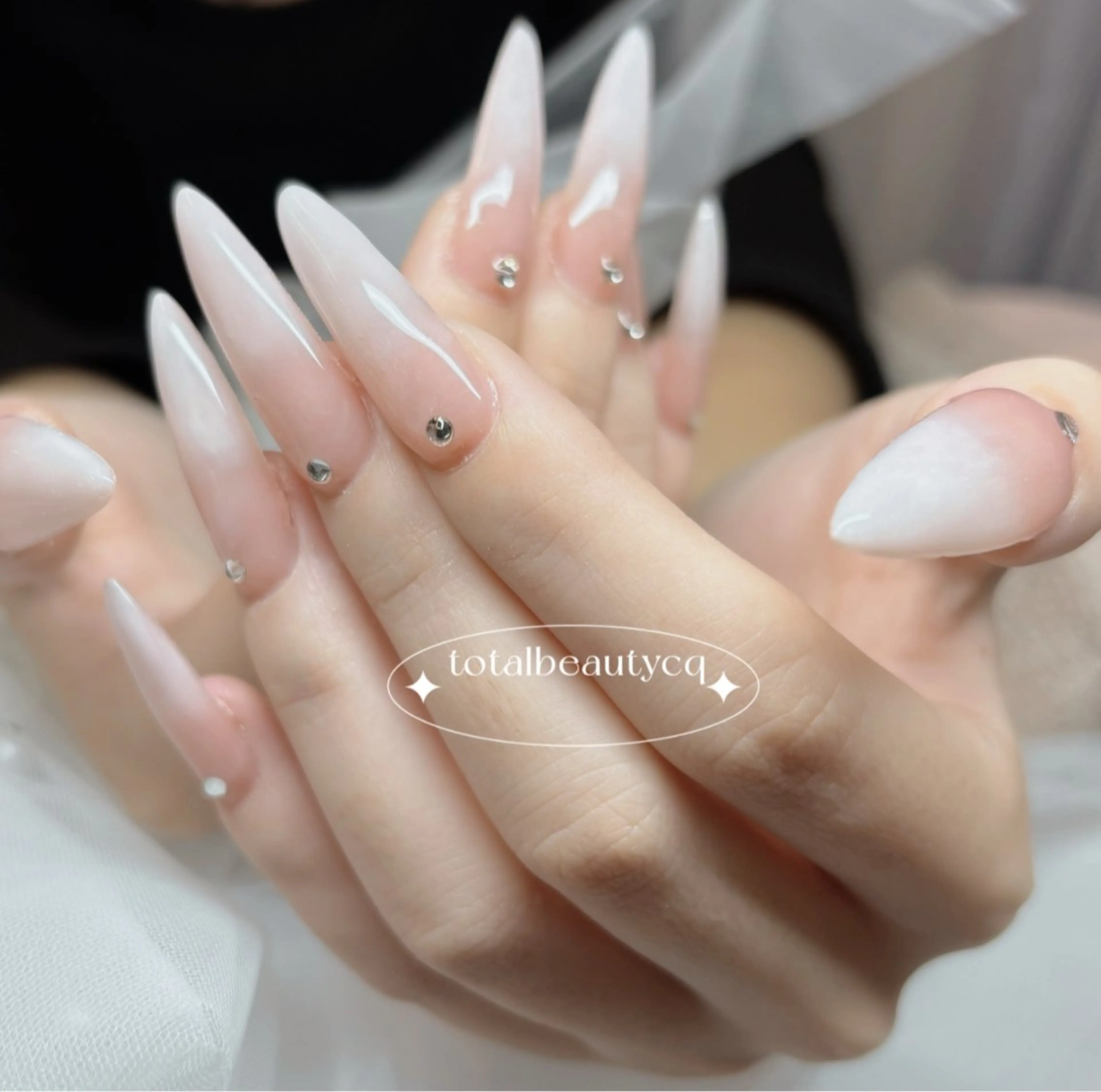 ネイル ハンドネイル トータルビューティー CQのネイルデザイン