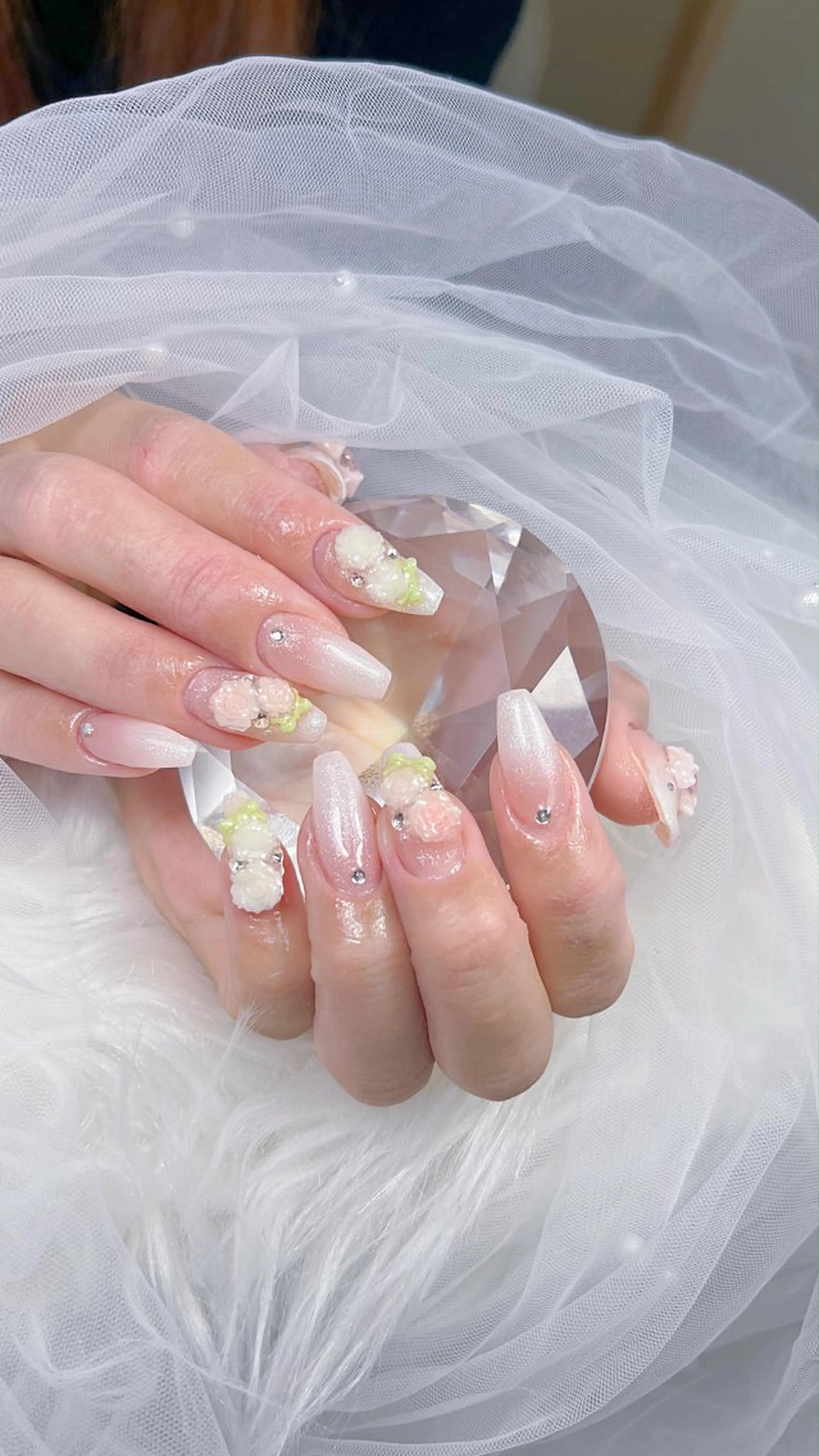 ネイル アートネイル オーロラネイル チークネイル 長さ出し フットネイル ハンドネイル ハンドケア Mio_ Noiranailのネイルデザイン