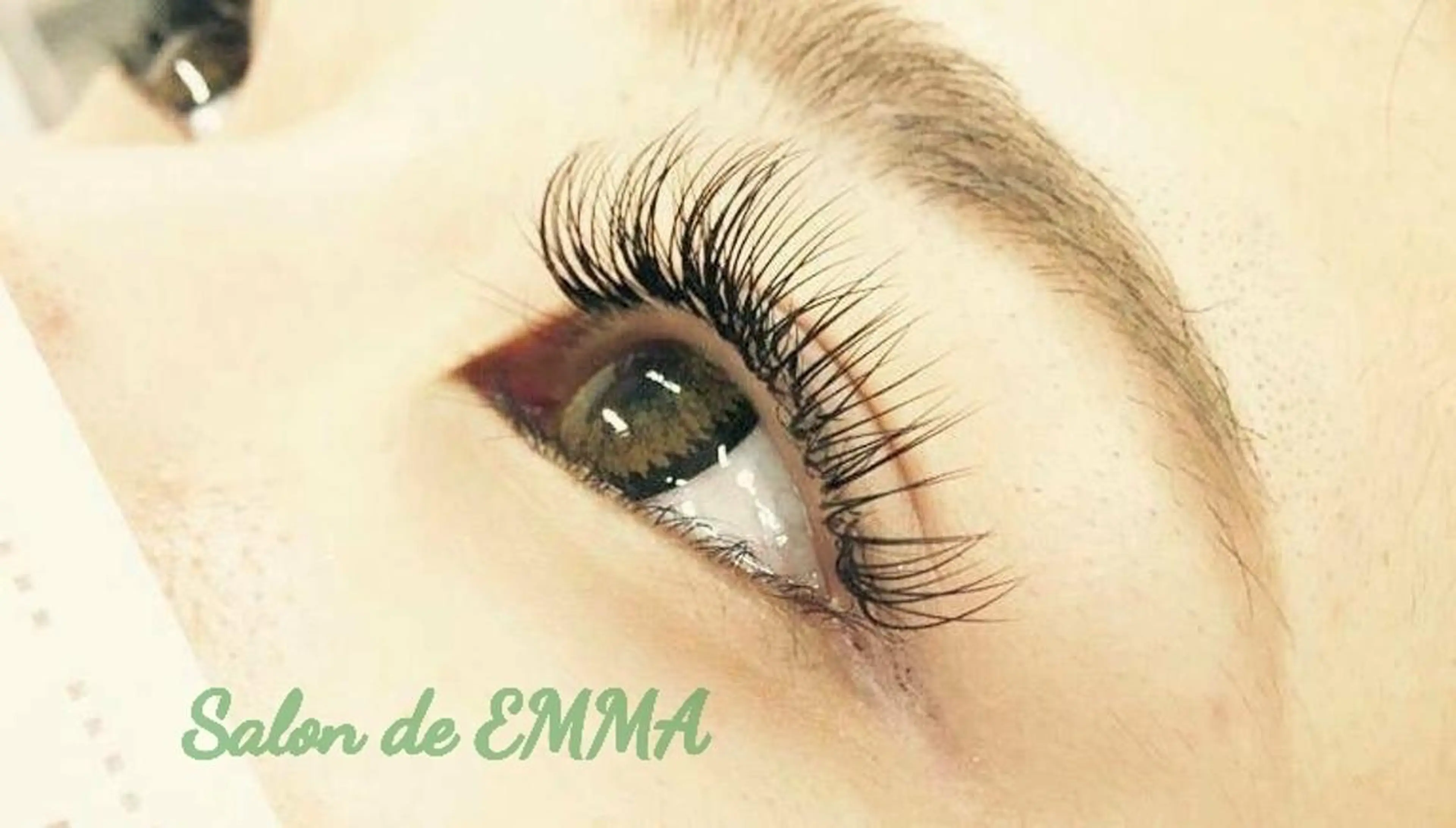 マツエク・マツパ フラットラッシュ EMMA plus．のマツエク・マツパデザイン