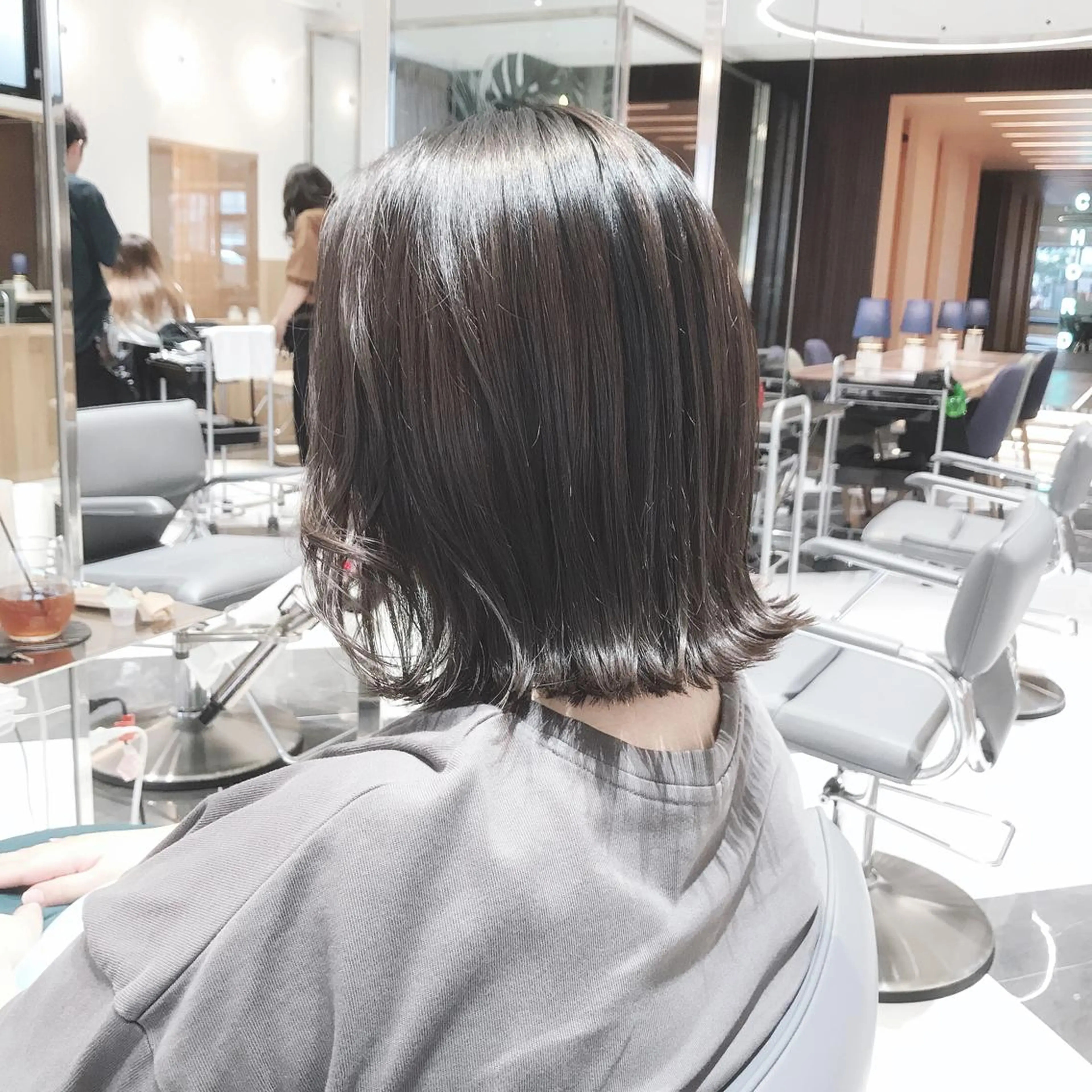 ミディアム カラー イルミナカラー ボブ 外ハネヘア カット ヘアカラー トリートメント ボブ/ハイトーン 立川loose 下田のヘアスタイル