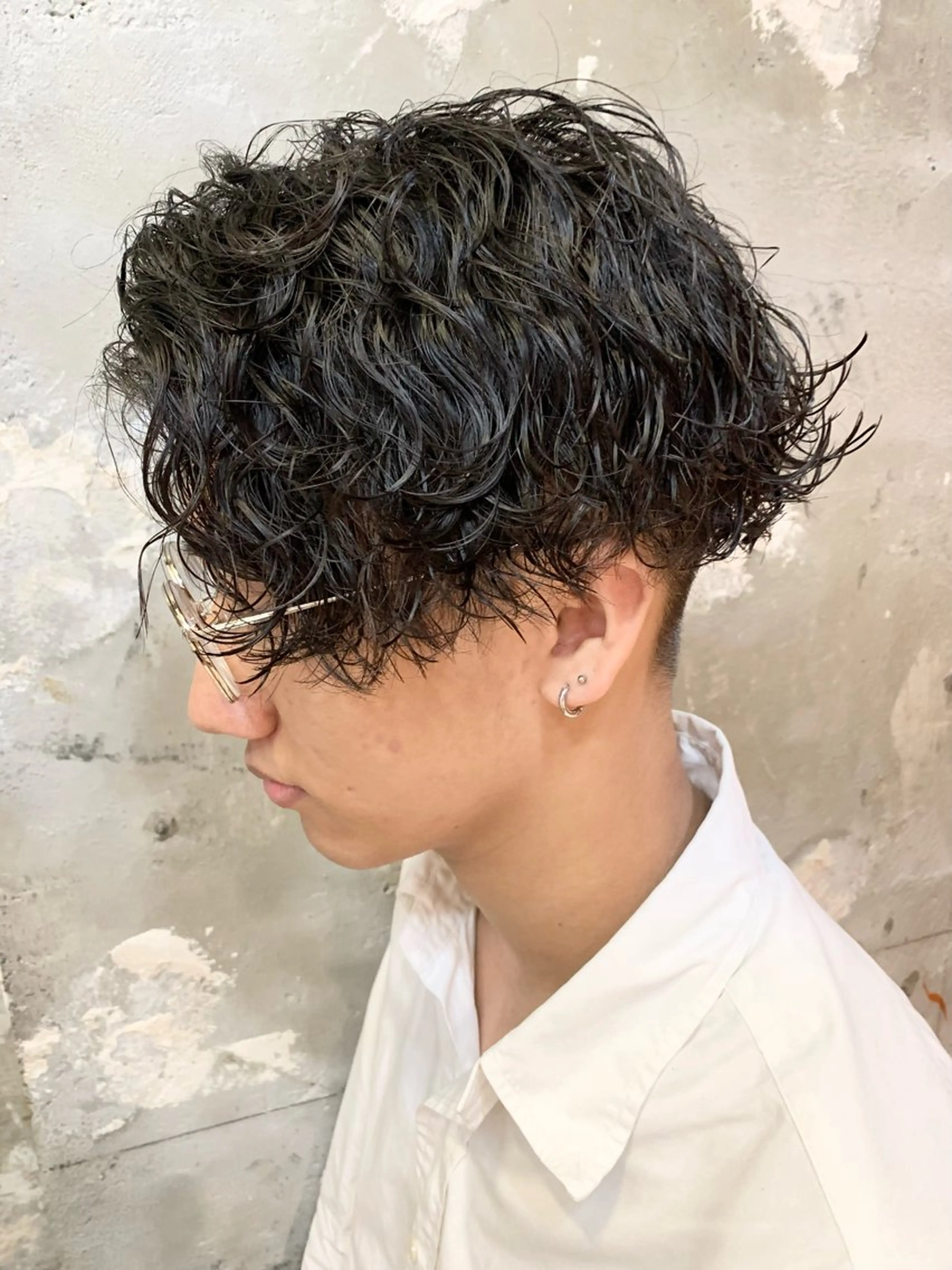 ショート パーマ メンズ センターパート メンズパーマ 波巻きパーマ ニュアンスパーマ スパイラルパーマ tension 【テンション】のヘアスタイル