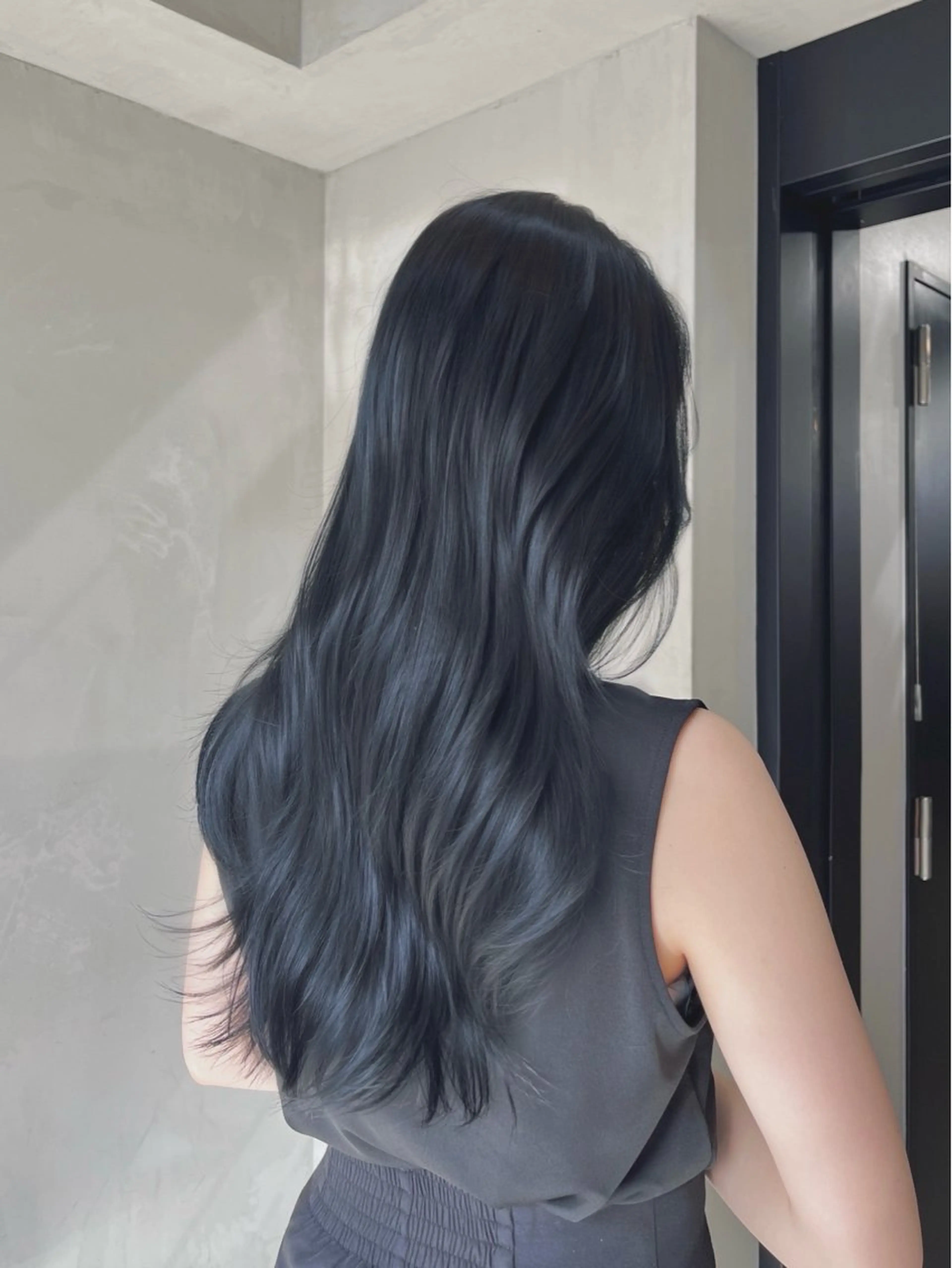 ロング カラー 黒髪 ブルーカラー ブルーブラック 透明感カラー グレージュ カット ヘアカラー トリートメント ヘアセット 韓国ヘア🫧 KAZUTOのヘアスタイル