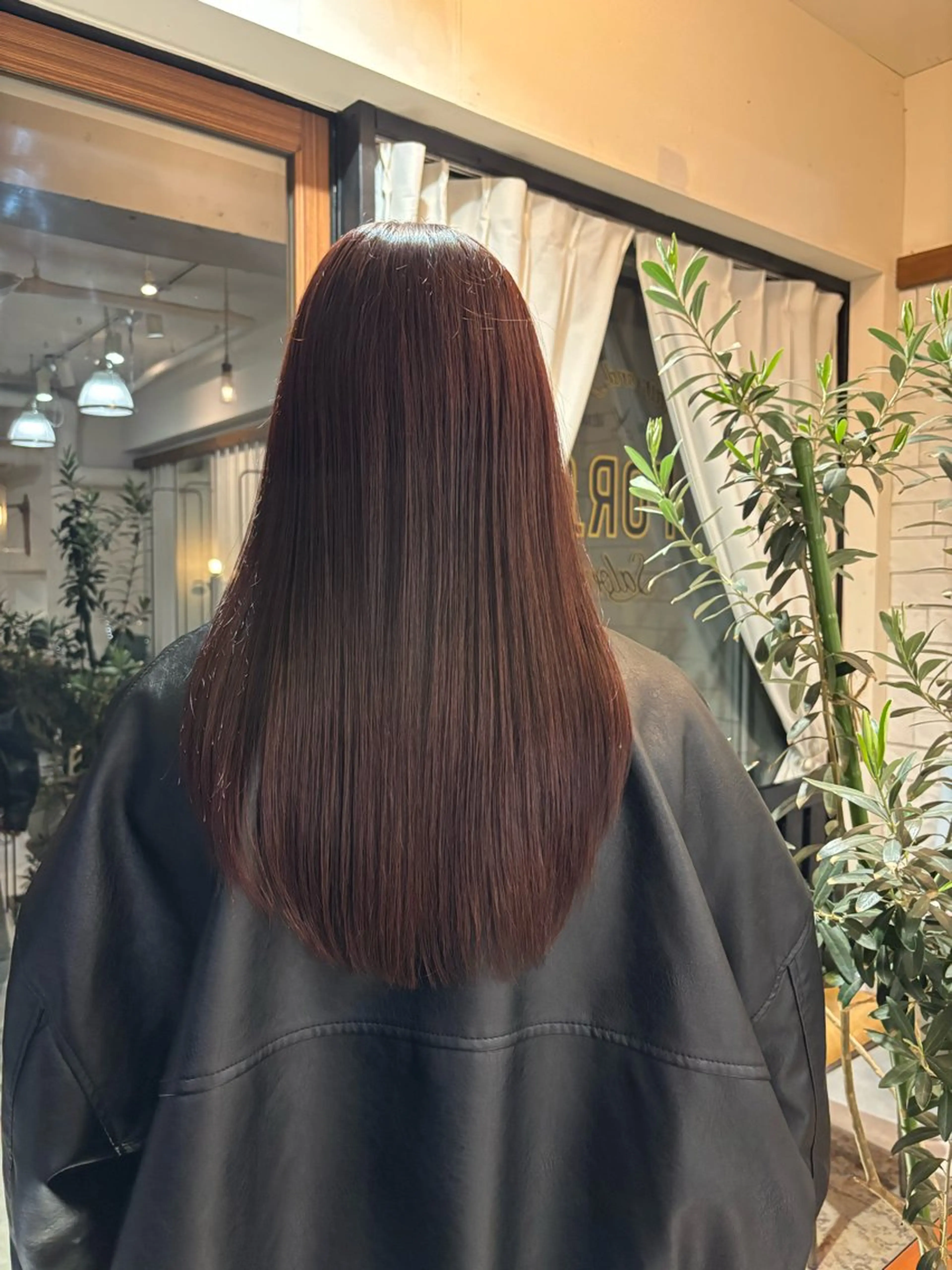 【縮毛矯正とカット】うる艶さらさらヘアーのストレートへ！縮毛矯正とカットのメニューです。の写真