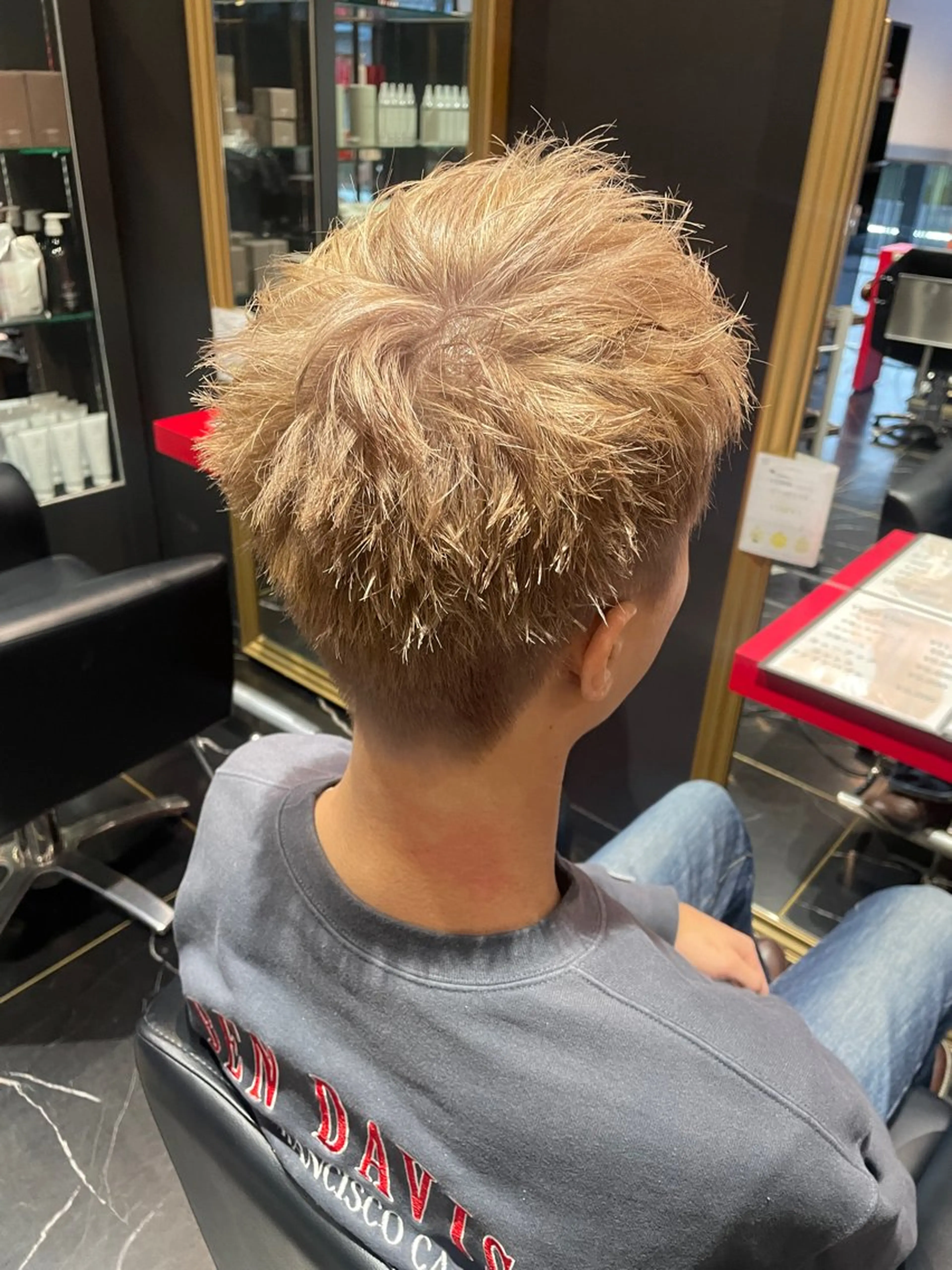 カラー メンズ 森 亜紗美のヘアスタイル