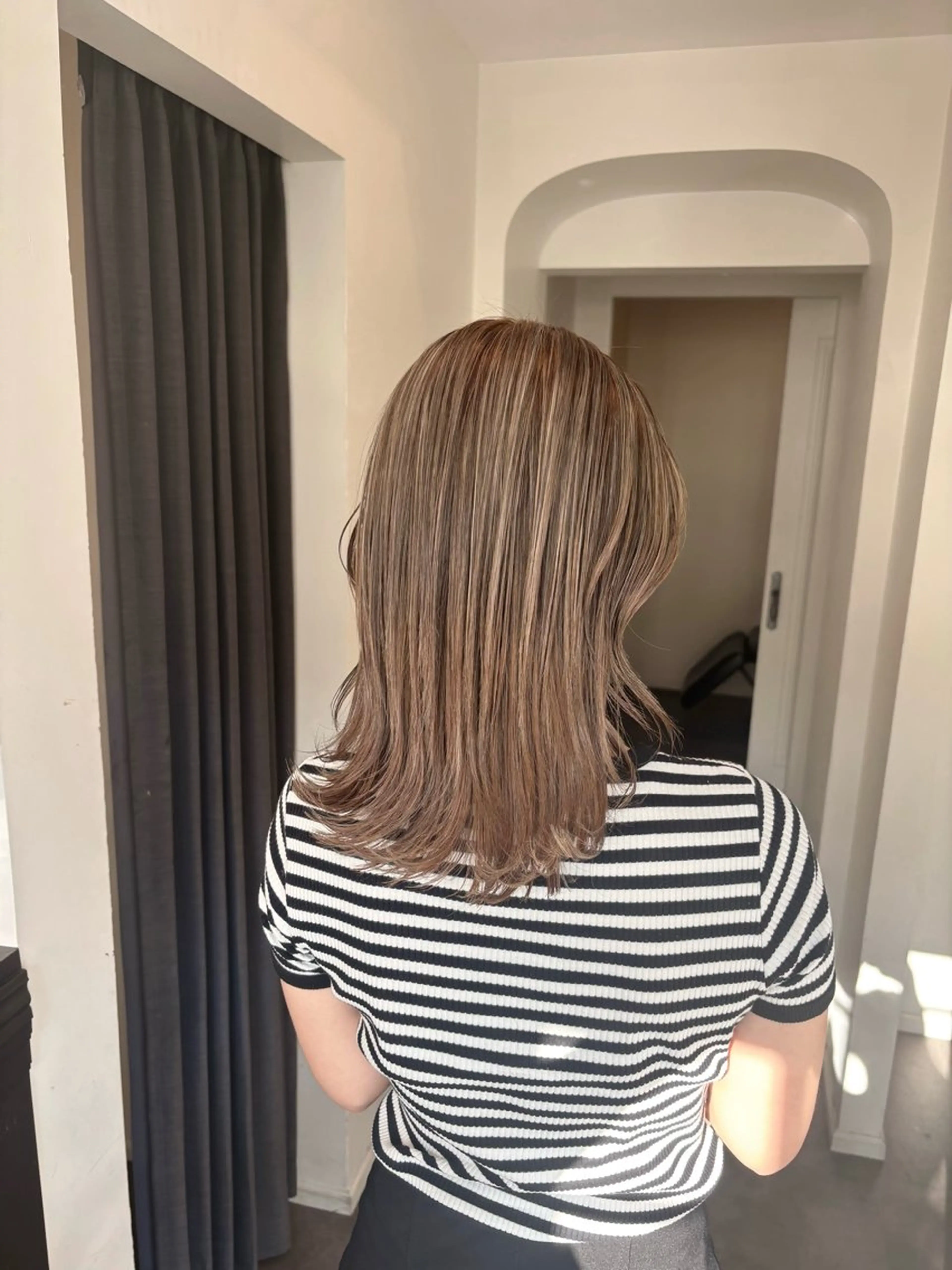 セミロング カラー カット ヘアカラー トリートメント 栗林 茉那のヘアスタイル