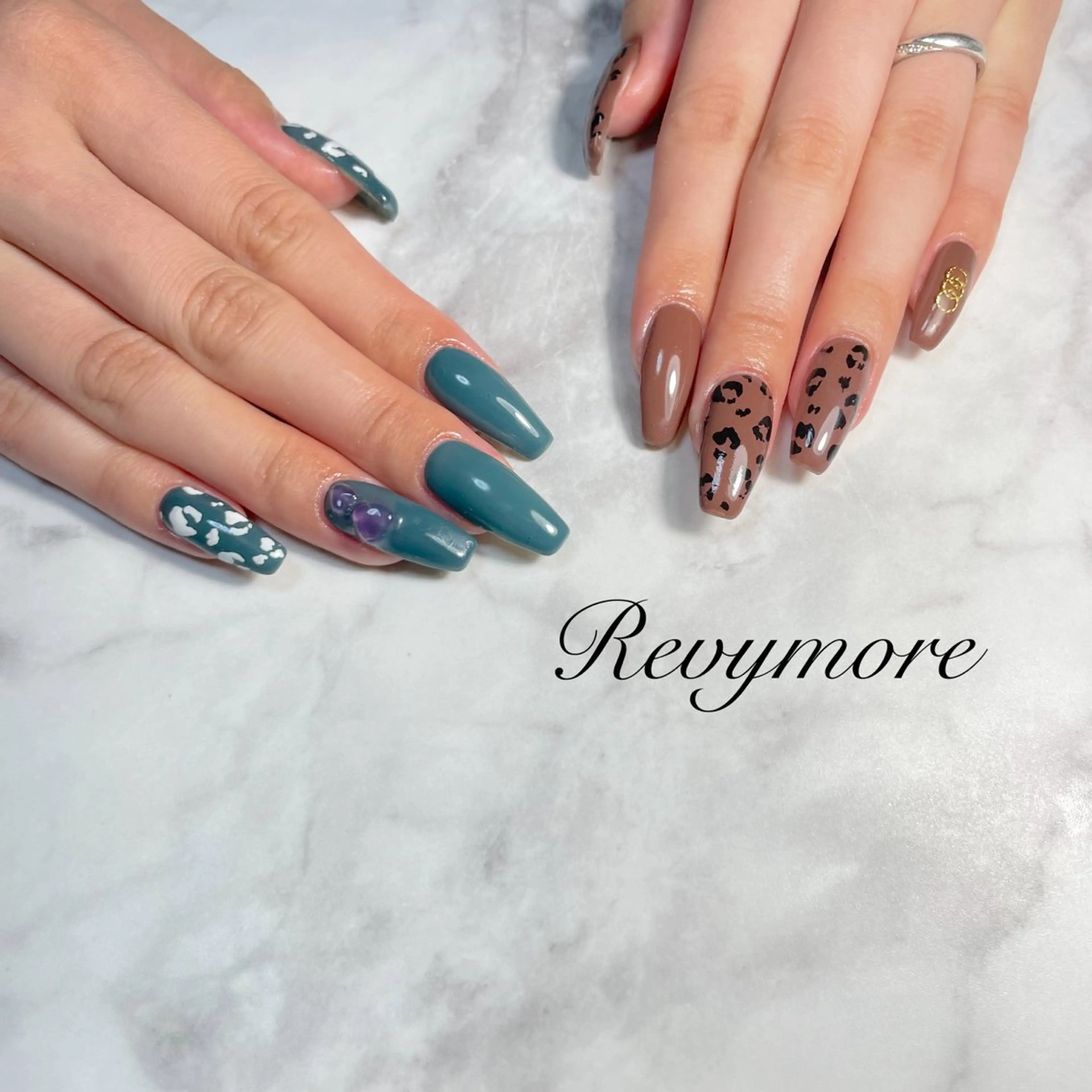 ネイル アニマル柄 ジェルネイル ニュアンスネイル オフィスネイル シンプルネイル nail salon Revymore所属・nail salon Revymoreのネイルデザイン