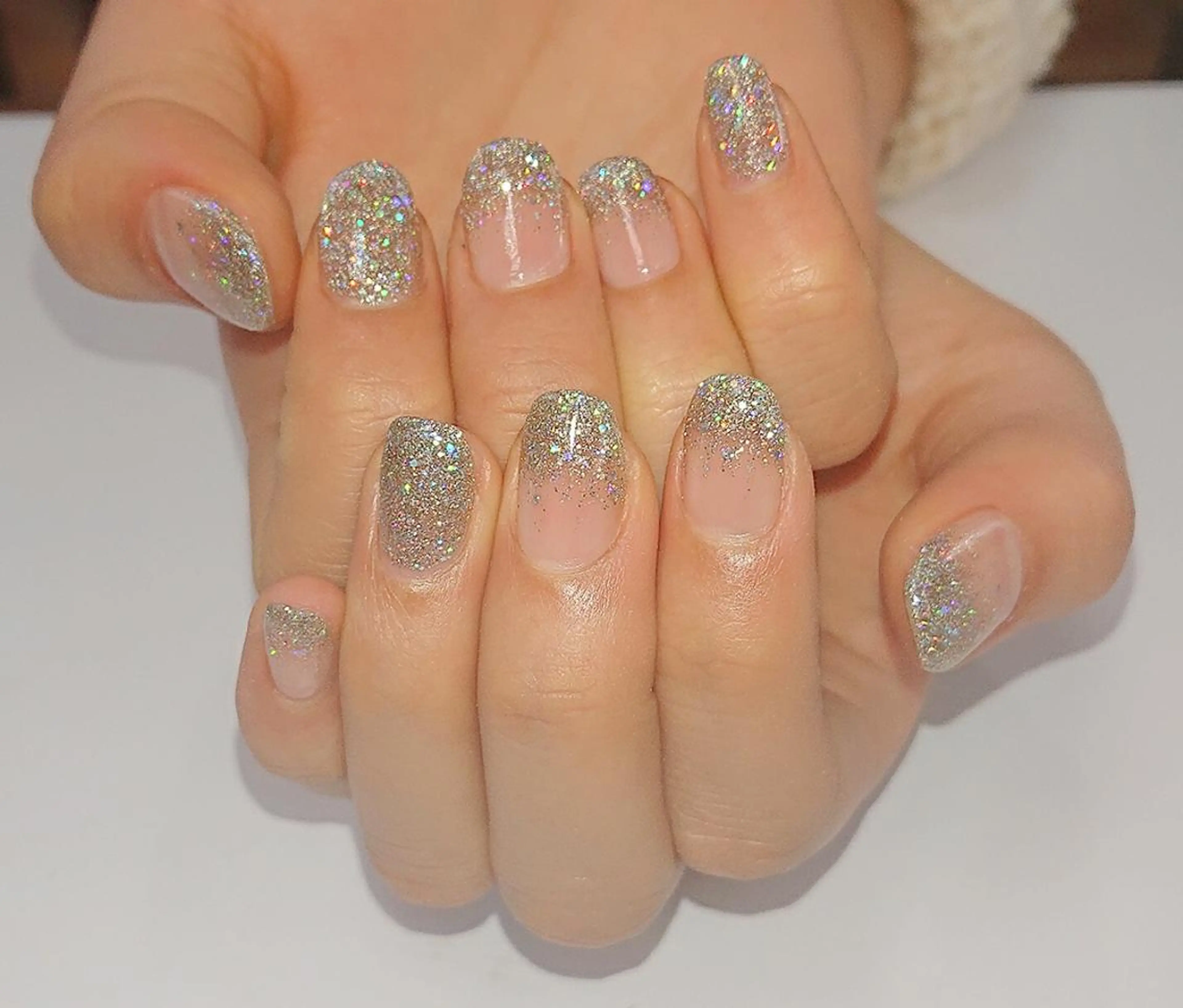 ネイル ラメ(グリッター) シルバー 🍒当日もOK🍒 𝑳𝑼𝑵𝑨花井のネイルデザイン