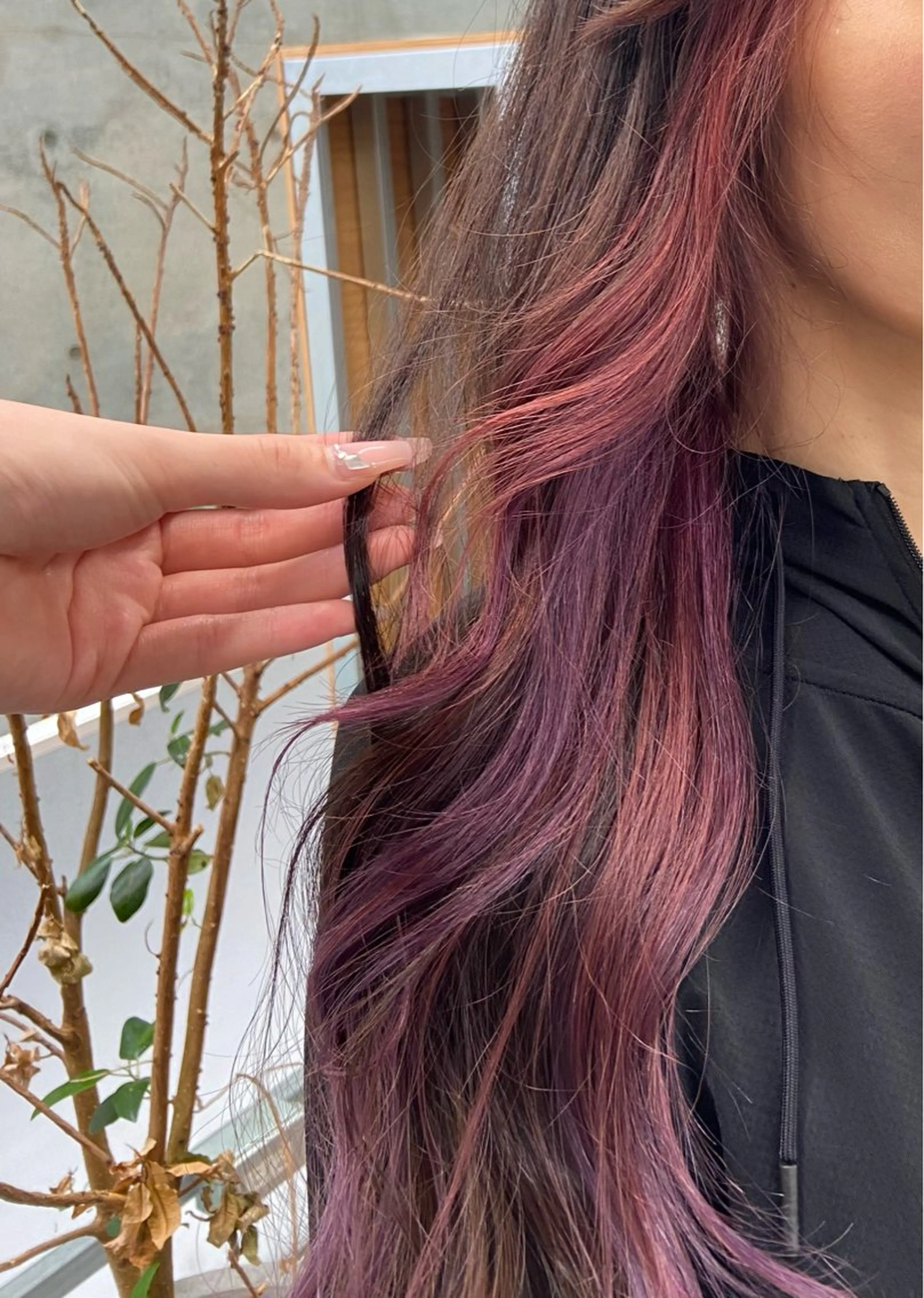 ロング カラー インナーカラー ピンクカラー カット ヘアカラー トリートメント Kotoko🖤/海 外/バレイヤージュのヘアスタイル