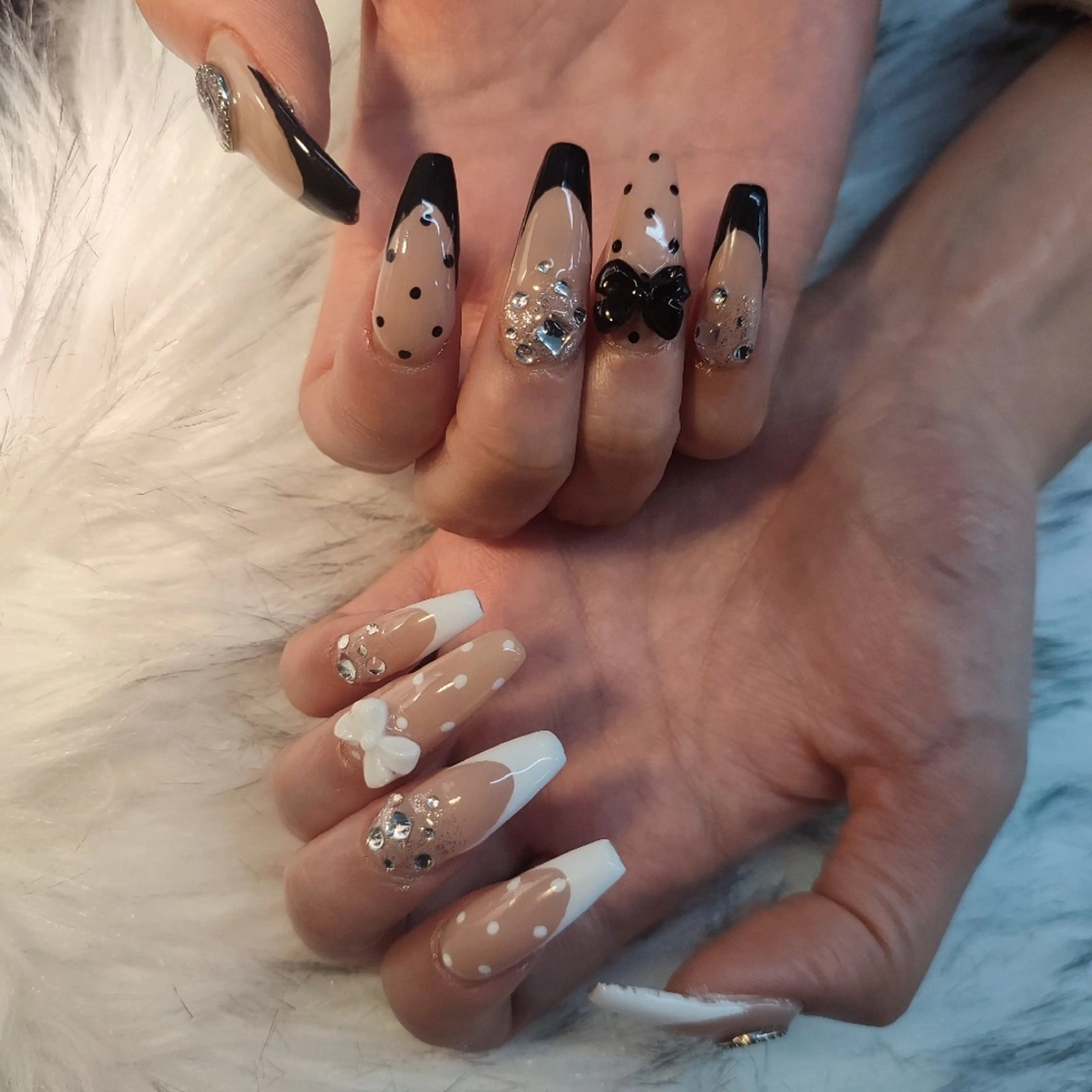 ネイル ハンドネイル RUNWAY 　　の眉毛・アイブロウイメージ