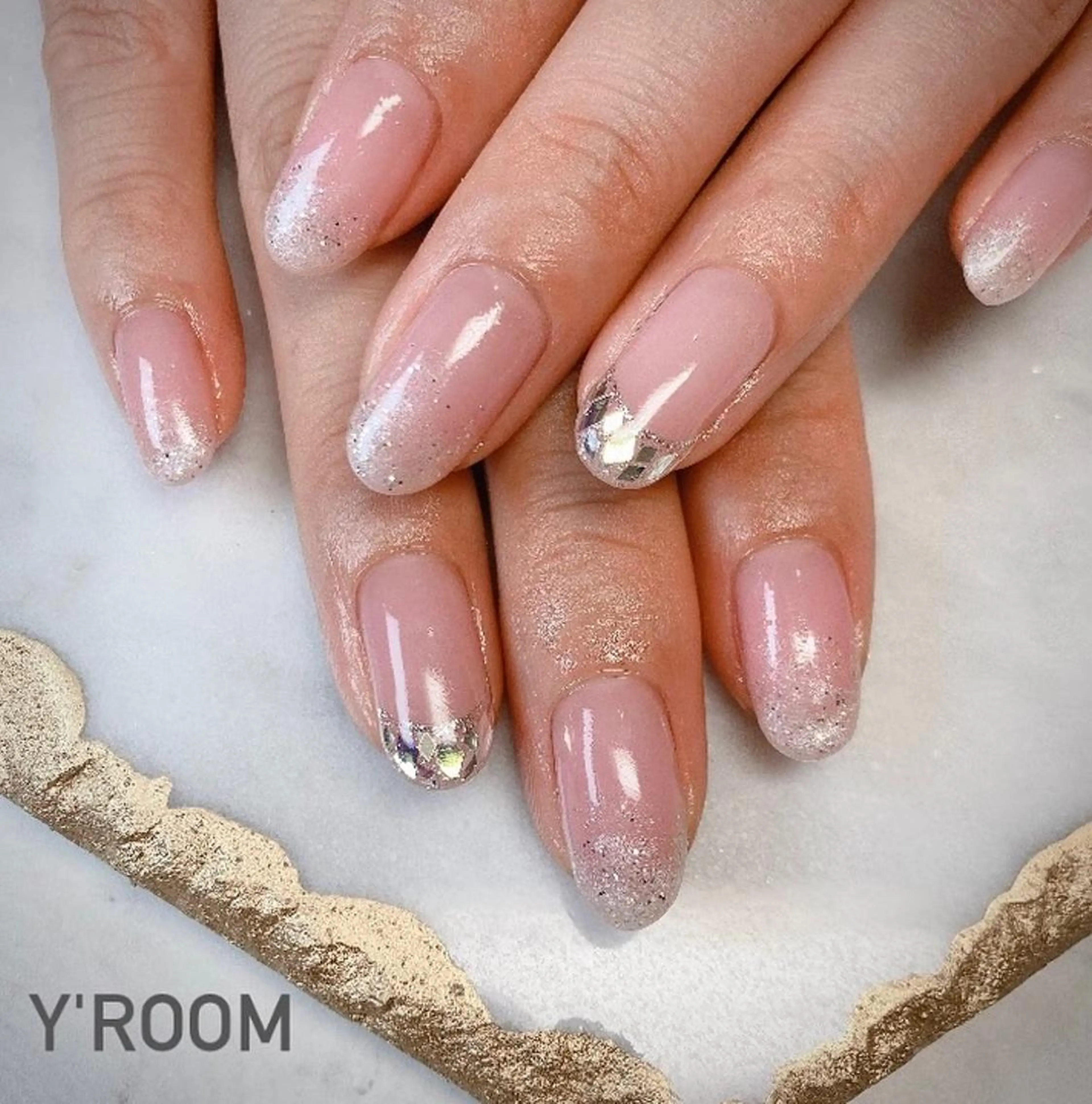 ネイル オーロラネイル フラッシュネイル フットネイル フレンチネイル ジェルネイル ハンドネイル YUKA （ネイリスト）のネイルデザイン