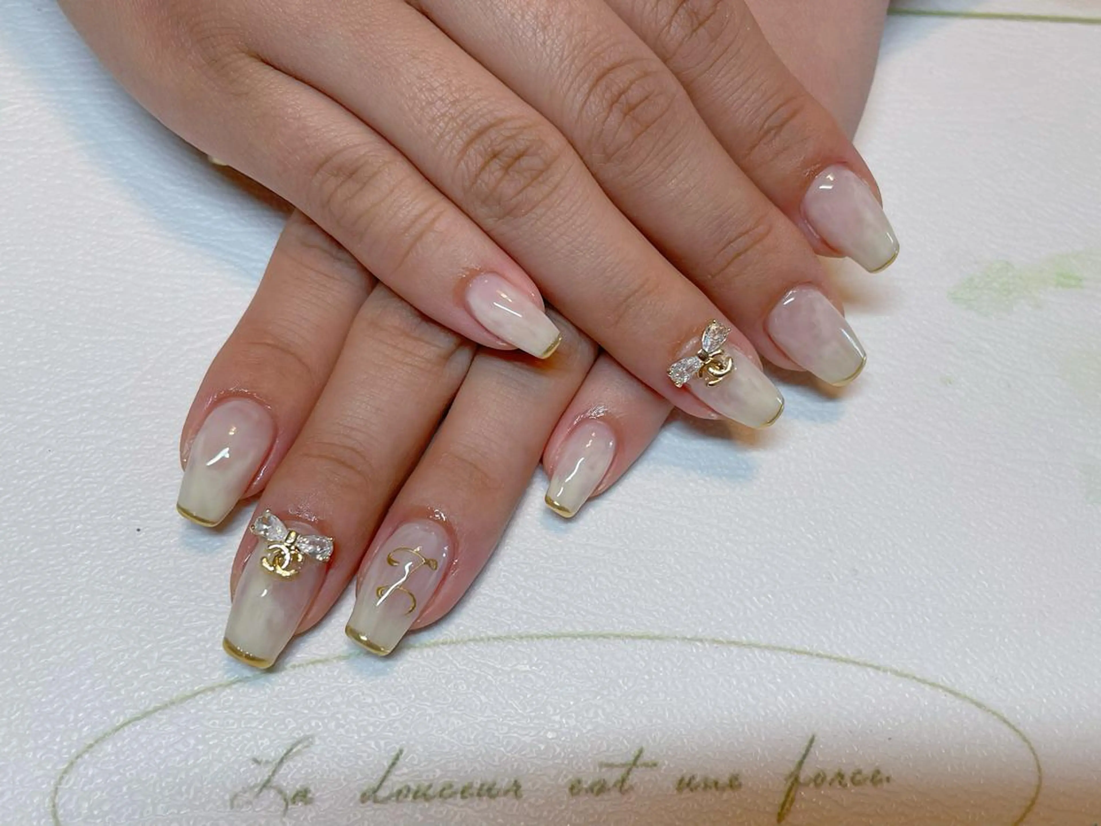 ネイル ミラーネイル ハンドネイル エン Nail salonのネイルデザイン