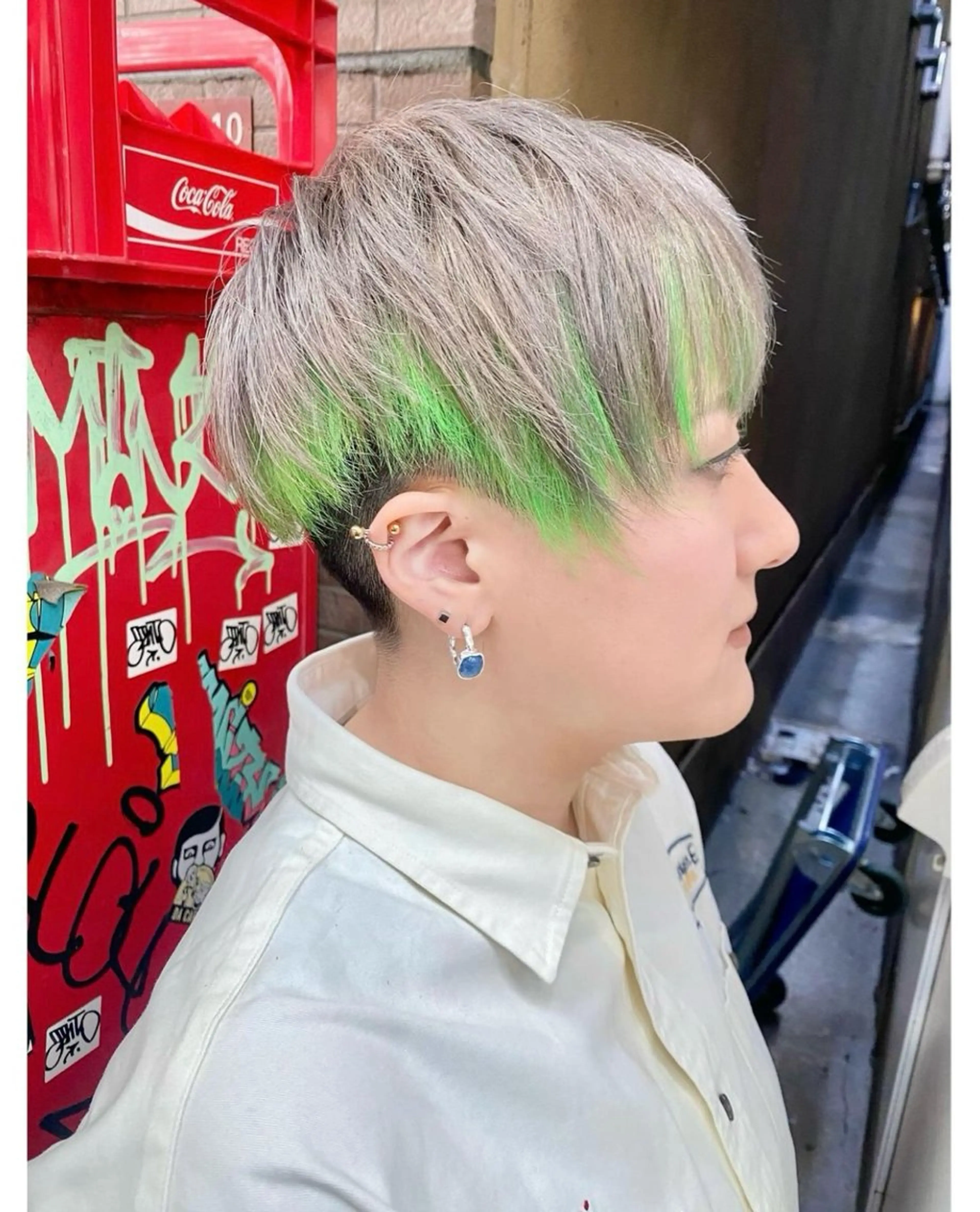 ショート カラー ベージュカラー ホワイトベージュ ヘアカラー GARU-ガル-所属・TSUNO🦖 派手髪/オタク美容師のヘアスタイル