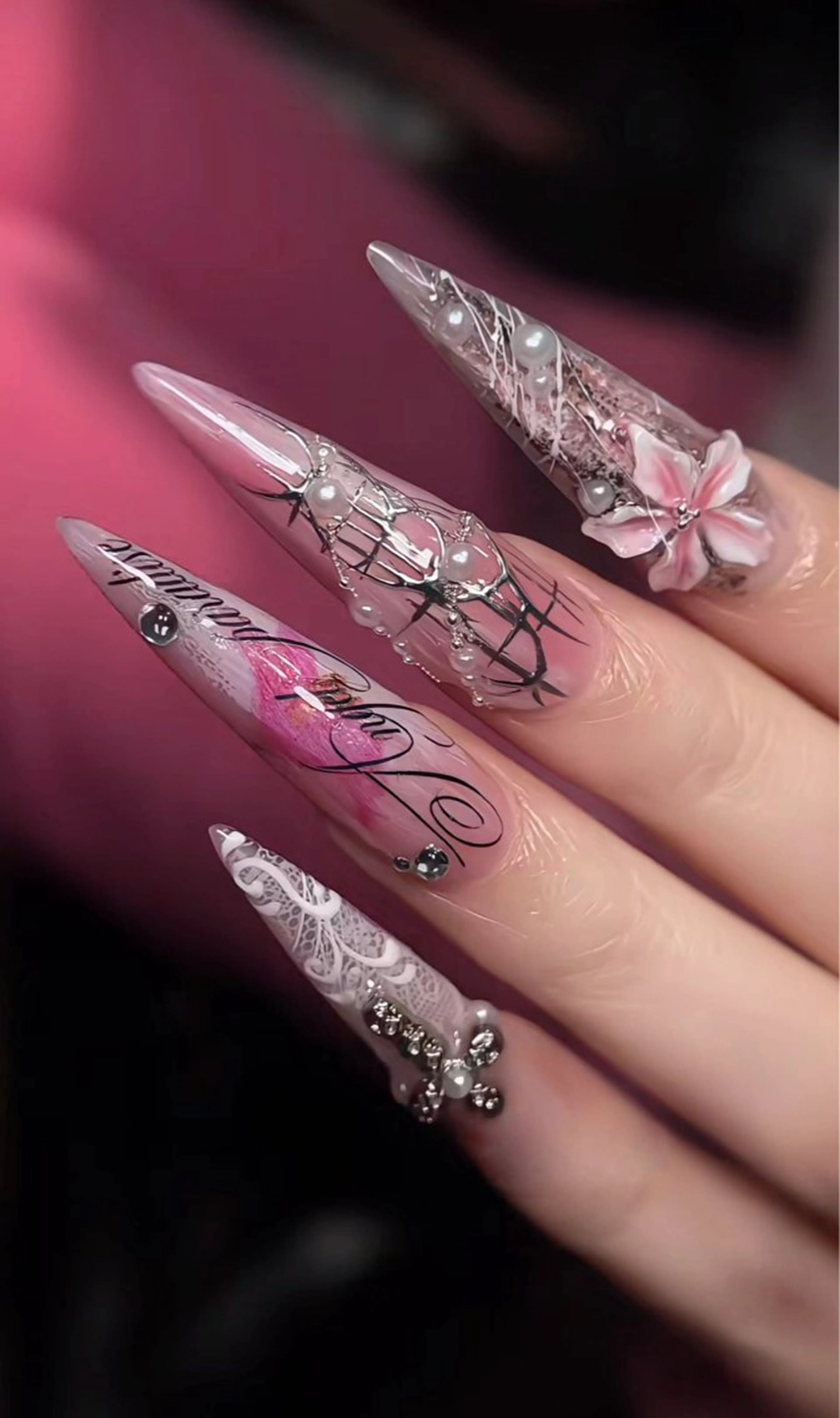 ネイル アートネイル フラワーネイル ガーリー レース ロングネイル ハンドネイル ハンドケア Panda chan Novaのネイルデザイン