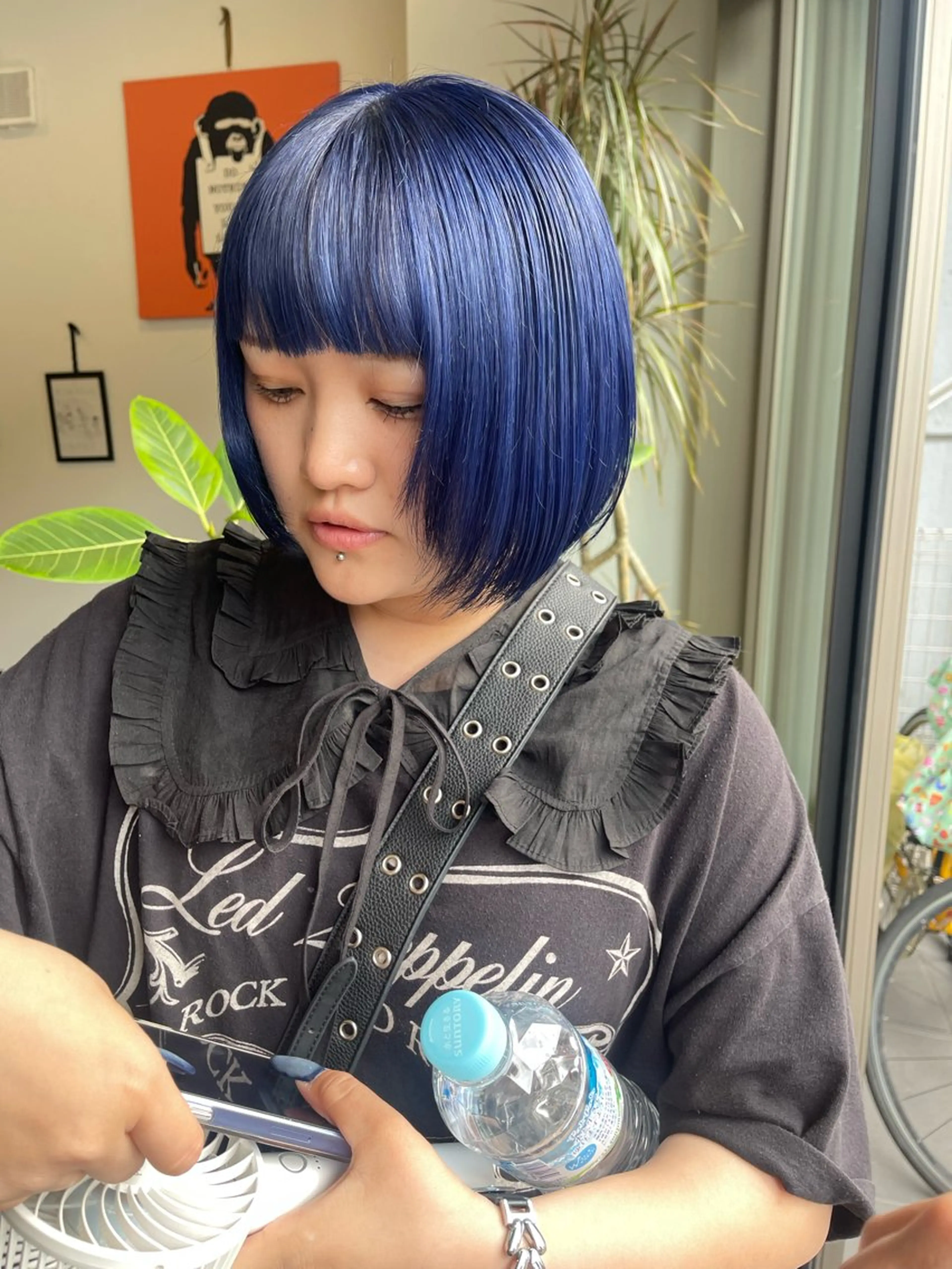 ミディアム カラー ネイビーカラー カット ヘアカラー アトム/ウルフ パーマ/レイヤーのヘアスタイル