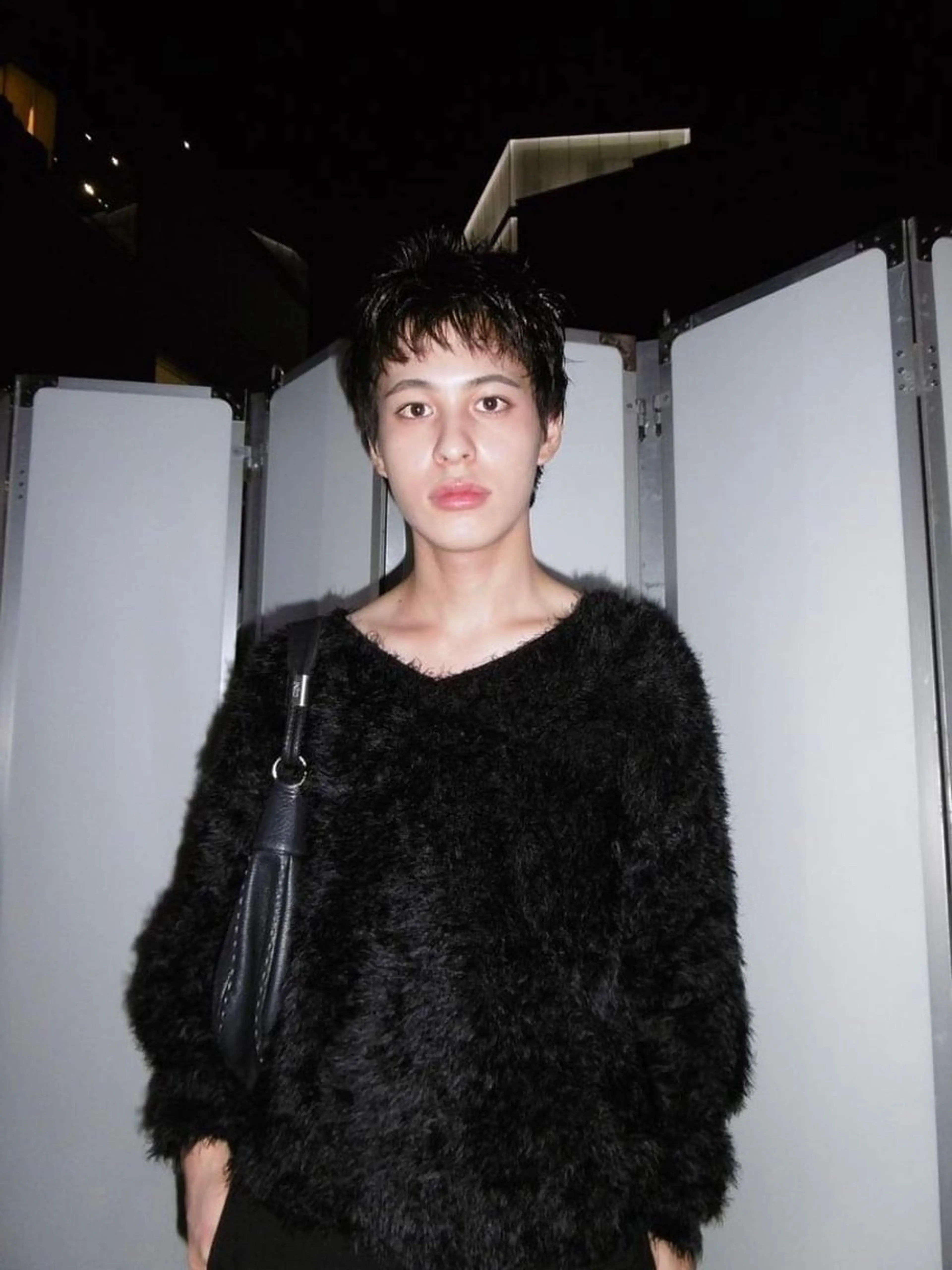 ショート メンズ メンズブリーチ センターパート メンズハイライト メンズハイトーン メンズインナーカラー カット トリートメント スパイラルパーマ 🌐hina⭐️のヘアスタイル