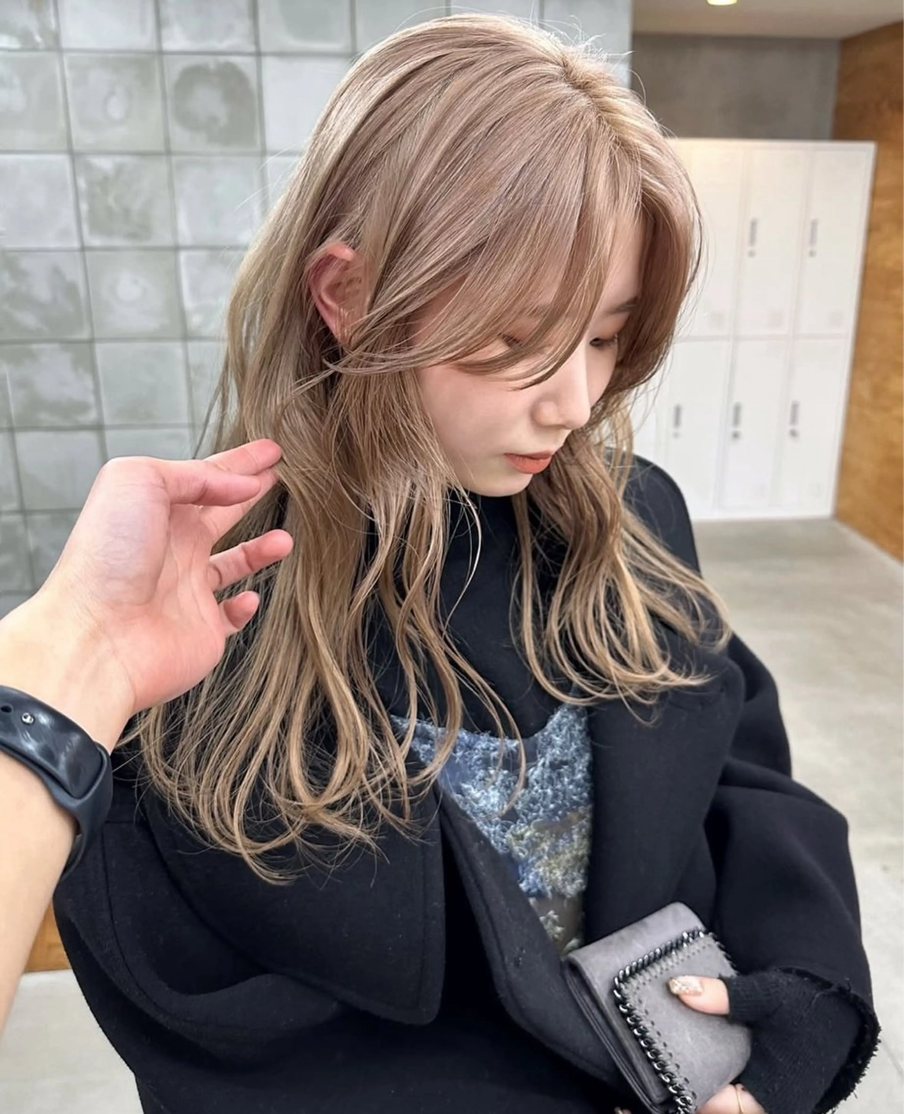 セミロング カラー ベージュカラー ブロンド ブロンドベージュ ホワイトベージュ カット ヘアカラー パーマ /レイヤー 榛地渉馬 /矢場町のヘアスタイル