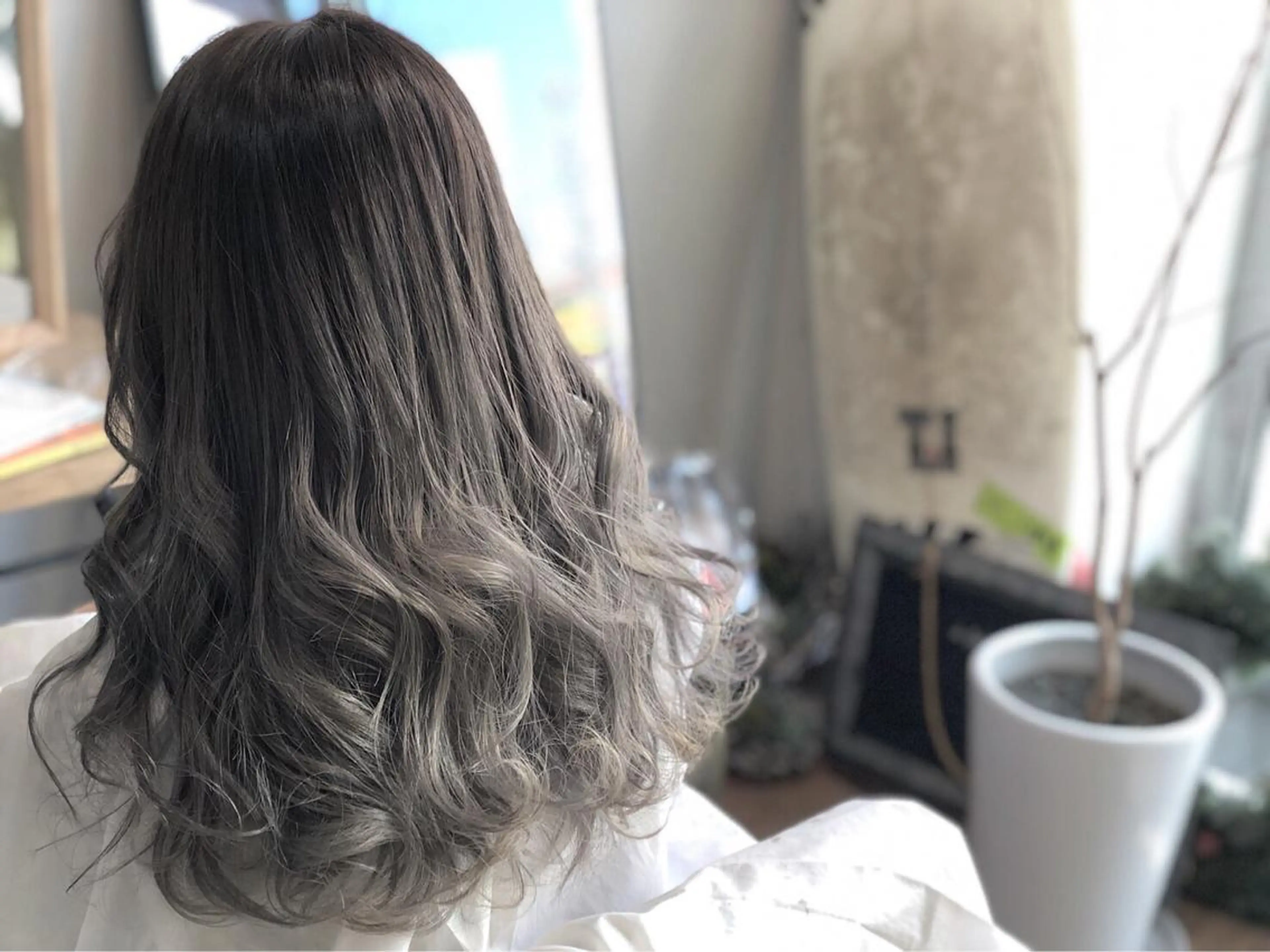 ロング カラー アッシュ グラデーションカラー カット ヘアカラー トリートメント てんま さやかのヘアスタイル