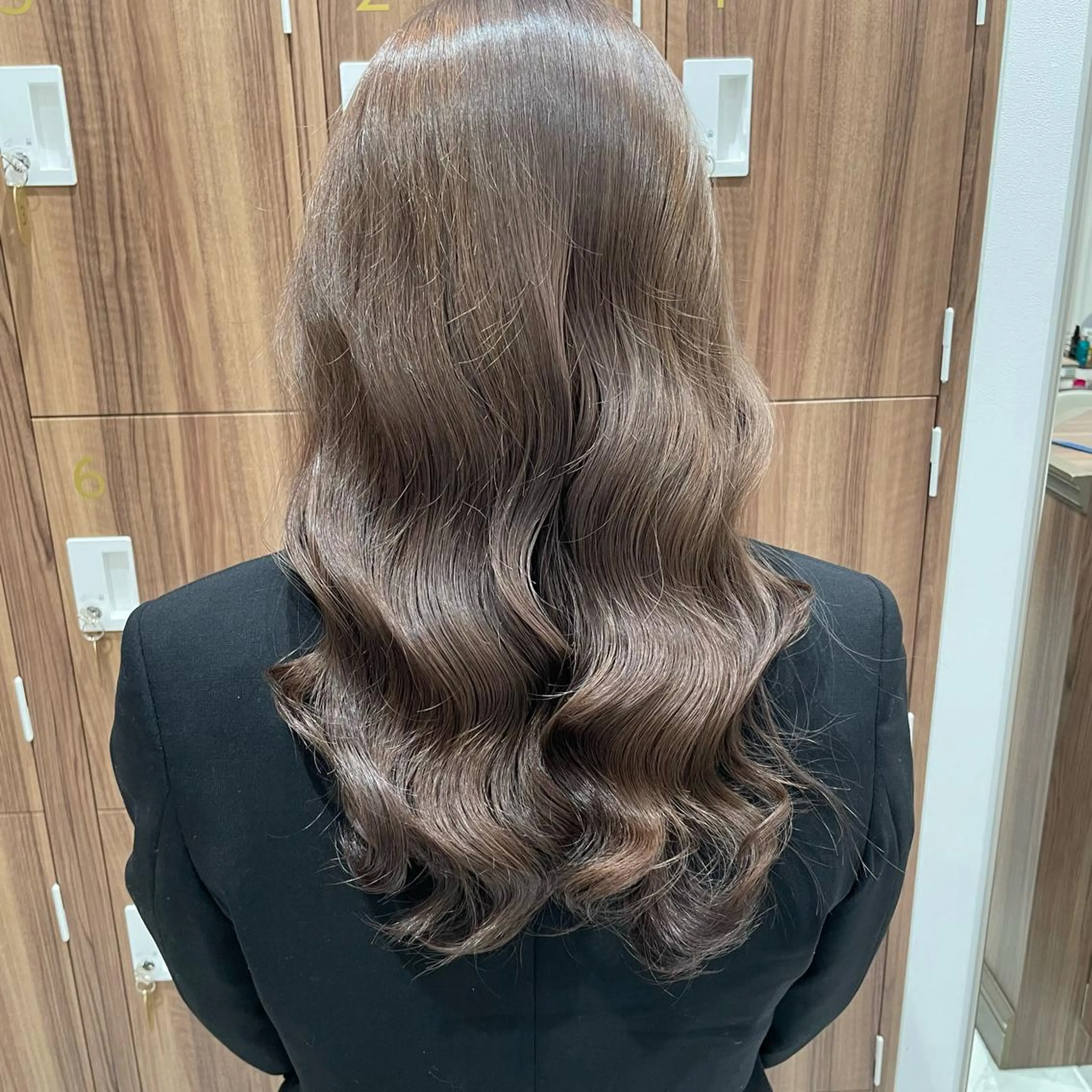 ロング カラー ヘアアレンジ ベージュカラー ブラウンカラー グレージュ ミルクティーグレージュ 韓国風ヘア 🇰🇷韓国ヘア★ 副店長.쿠리타⭐︎のヘアスタイル