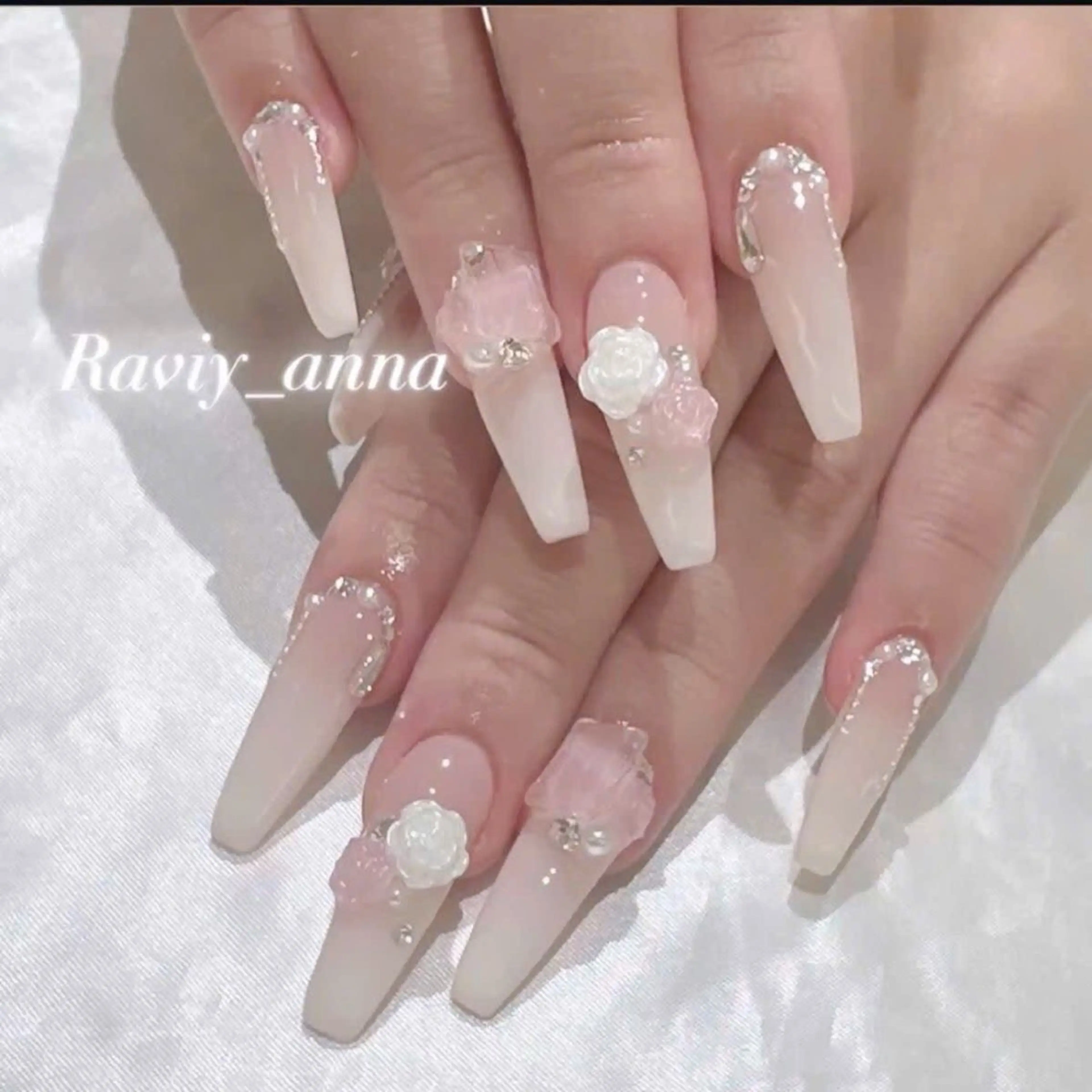 ネイル グラデーション ラメ(グリッター) マグネットネイル ミラーネイル ニュアンスネイル ハンドネイル Lumi de nails所属・Lumi de nailsのネイルデザイン