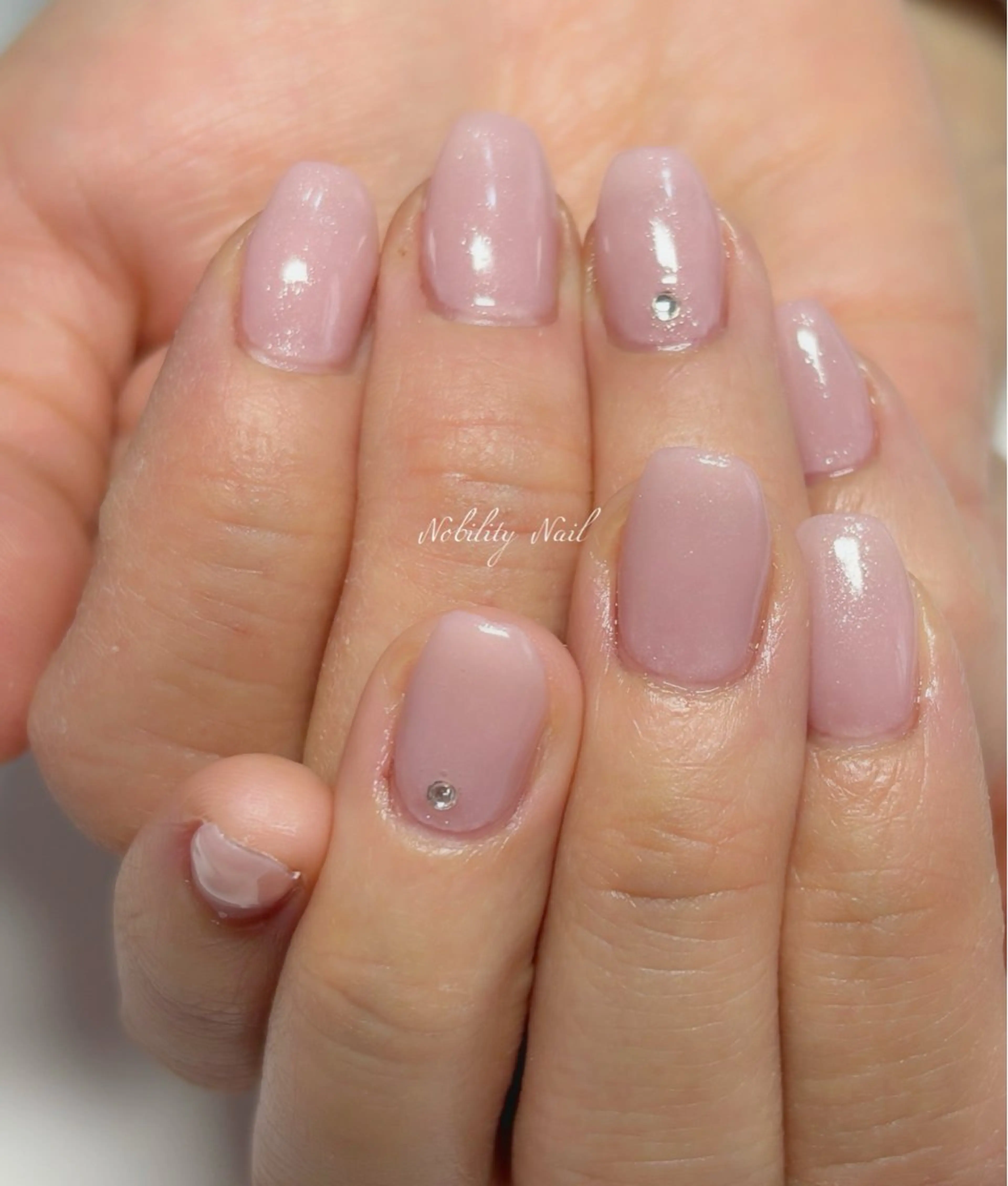 ネイル ワンカラーネイル シンプルネイル ストーンネイル ハンドネイル ネイルサロンNobilityNail所属・風口 麻由子のネイルデザイン