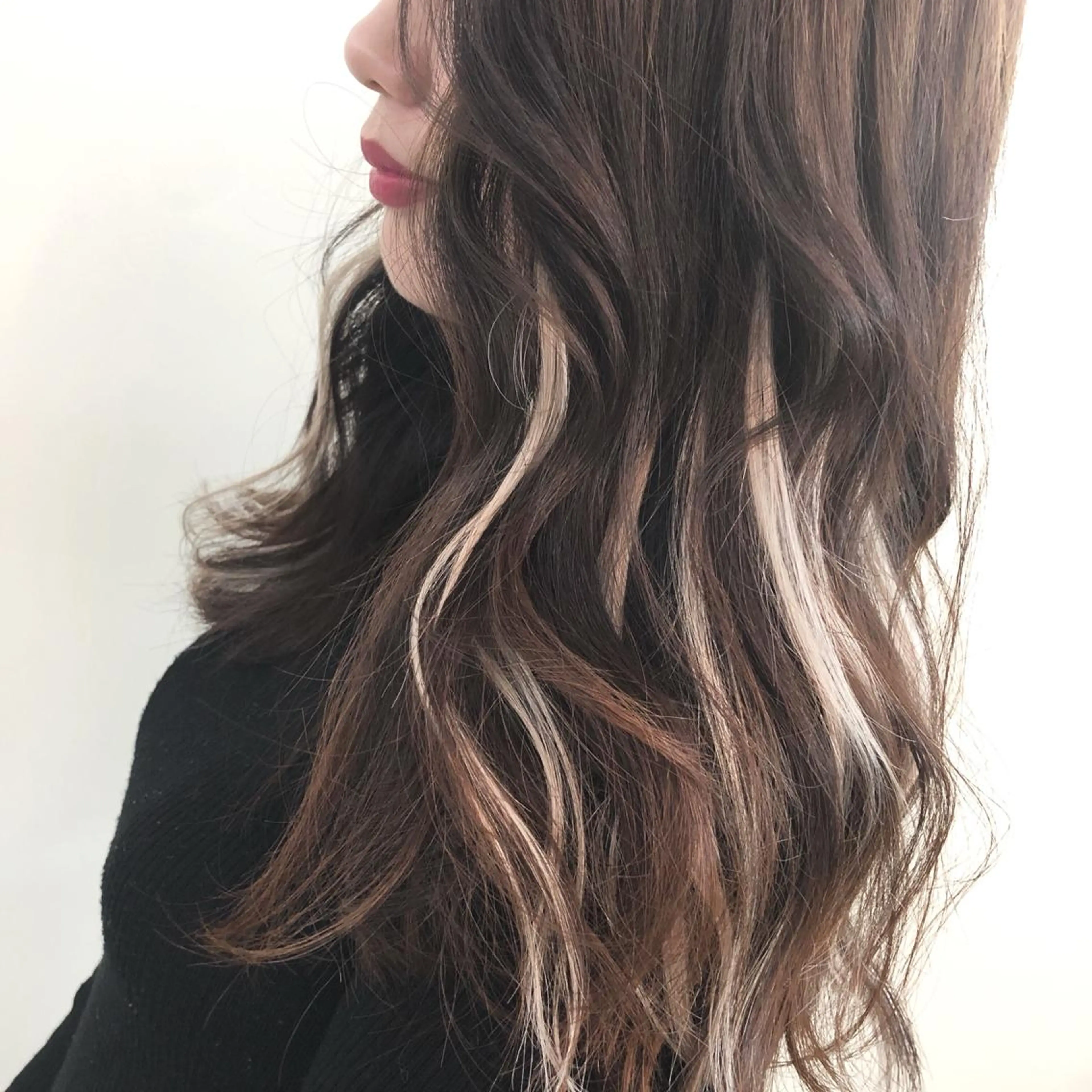 ロング エクステ ハイライト エクステ ハイトーン 💭黒崎ハルカのヘアスタイル