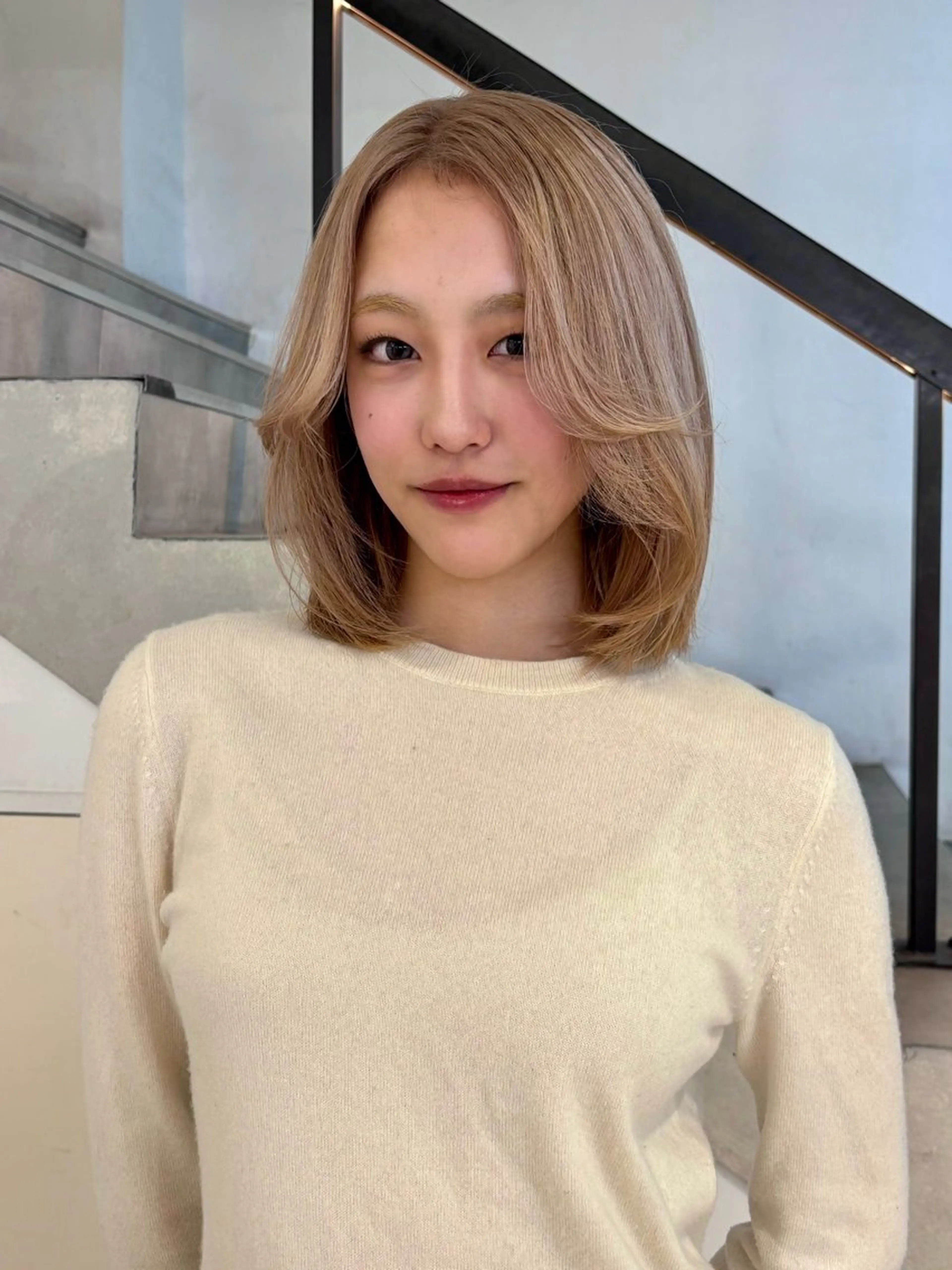 ミディアム カット ヘアカラー ハイトーン/レイヤー nail 百咲💌のヘアスタイル