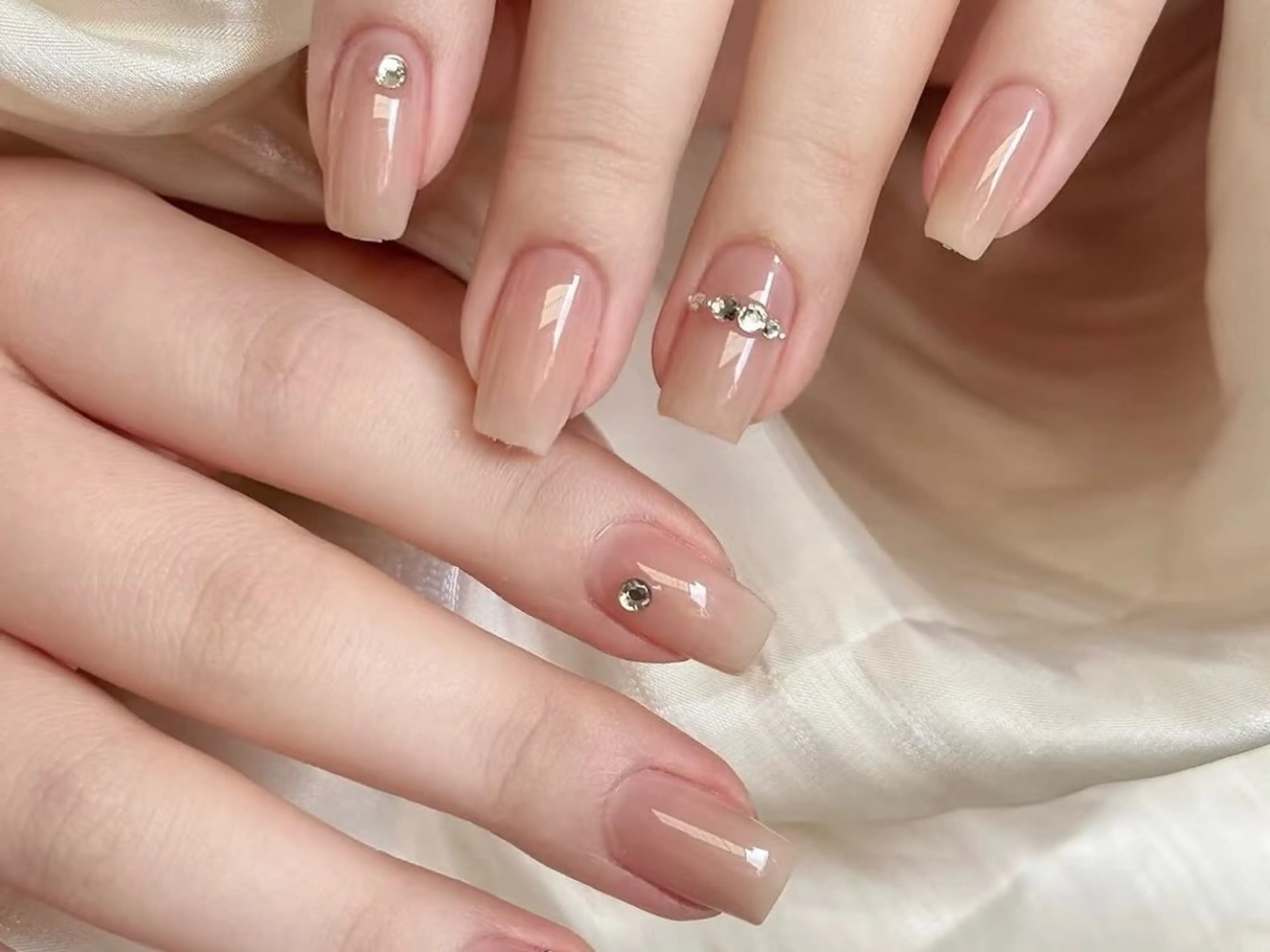 ネイル チークネイル フットネイル フレンチネイル ジェルネイル ガラスフレンチ ヌドネイルスタジオ もものネイルデザイン