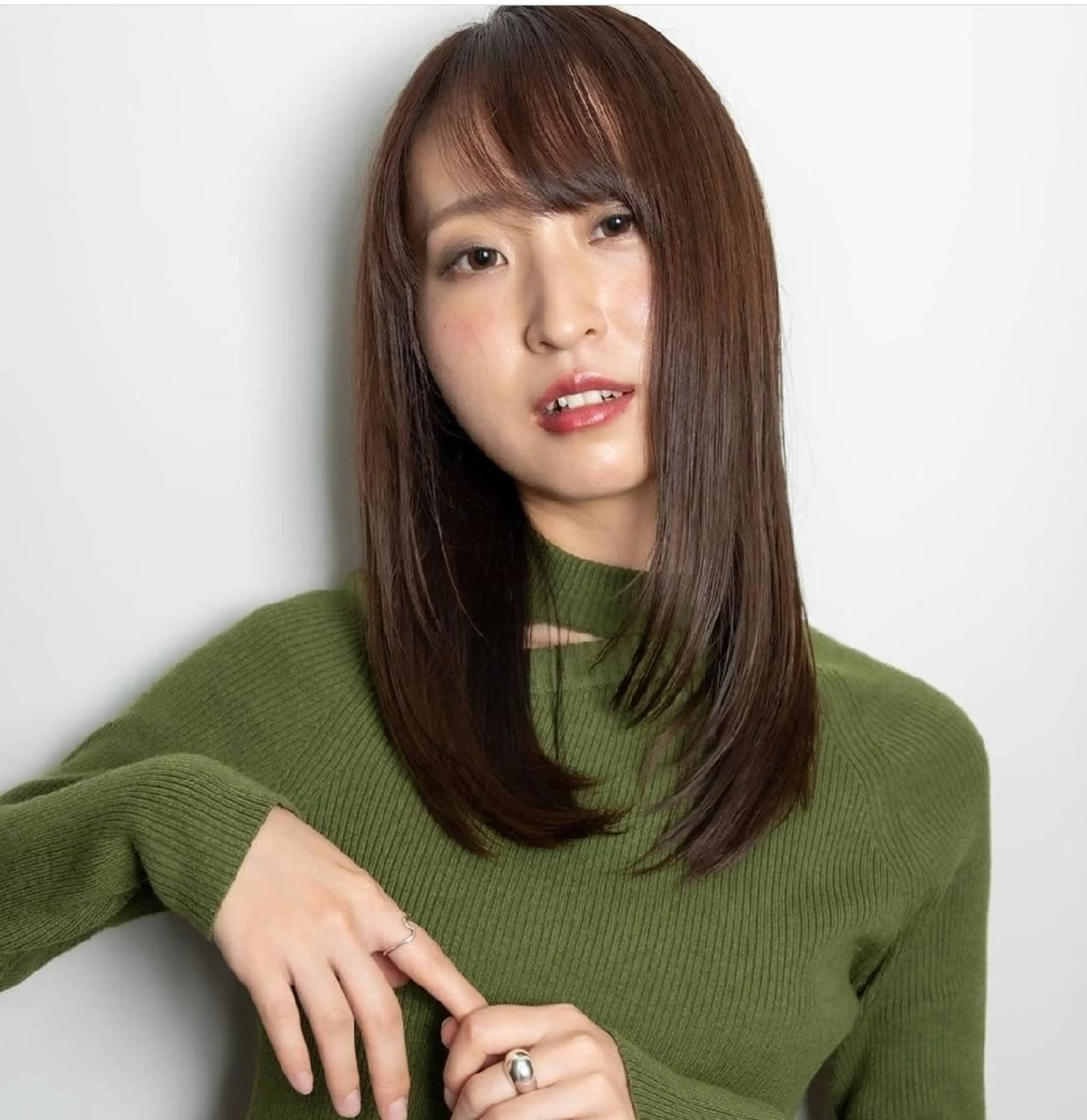 セミロング カラー ブラウンカラー ラベンダーカラー ラベンダーブラウン 尾澤 尚希のヘアスタイル