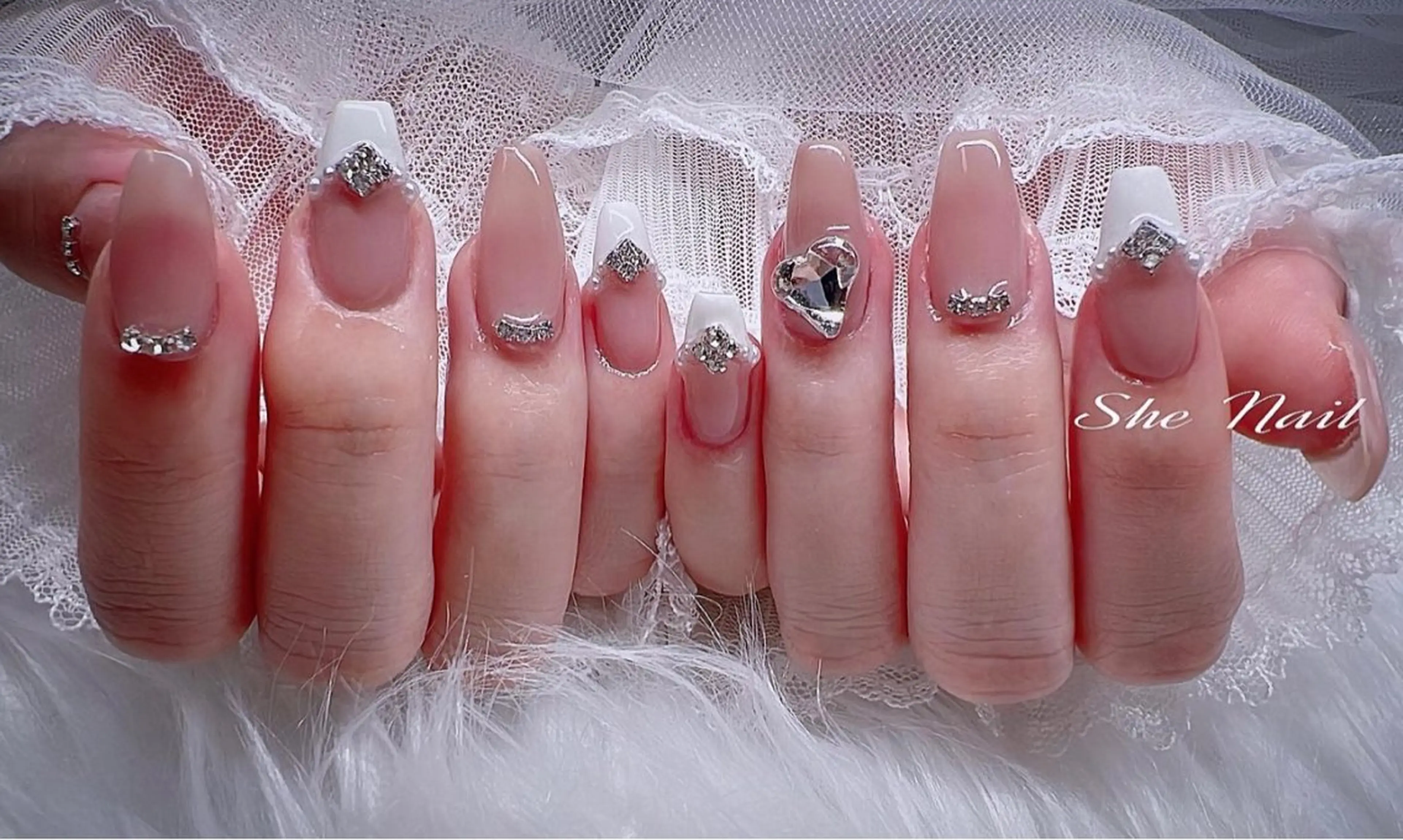 ネイル チークネイル 長さ出し フレンチネイル ガラスフレンチ マグネットネイル She   Nail所属・ISA_ BELLAのネイルデザイン