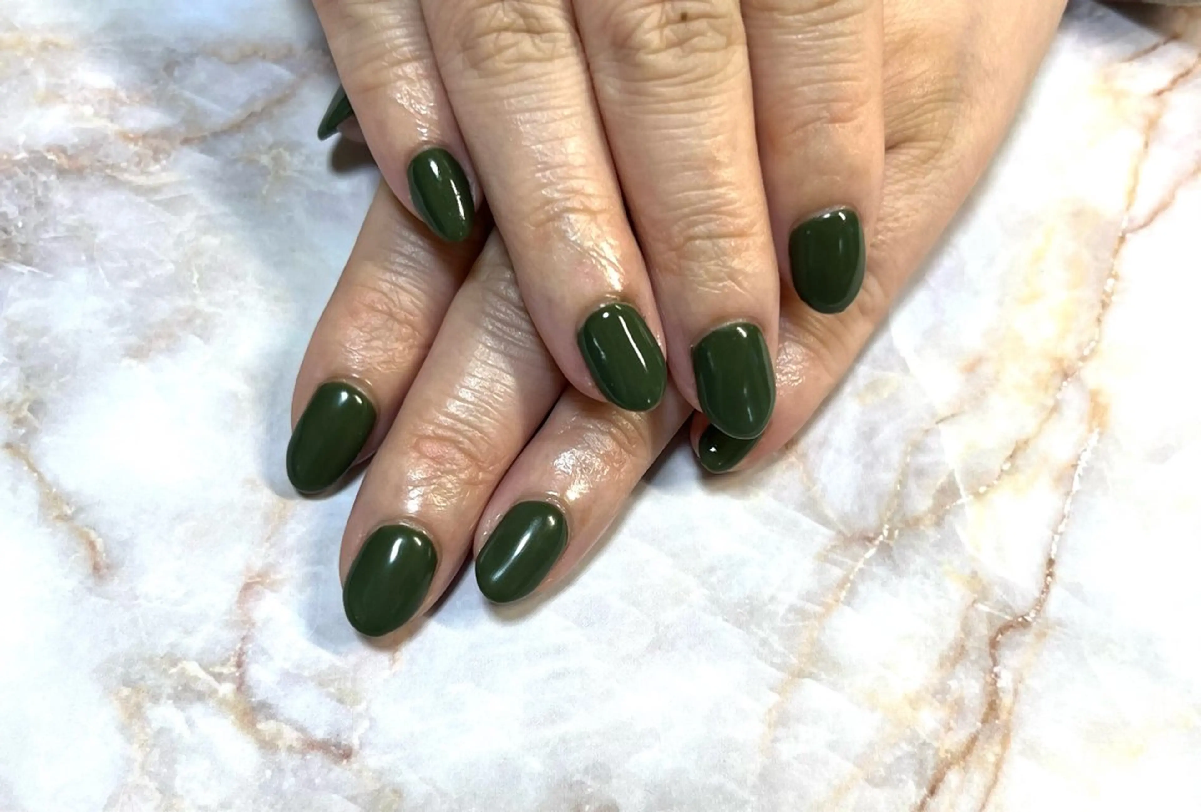 ネイル ジェルネイル グリーン ワンカラーネイル パラジェル ハンドネイル plaisir所属・plaisir プレジールネイルのネイルデザイン