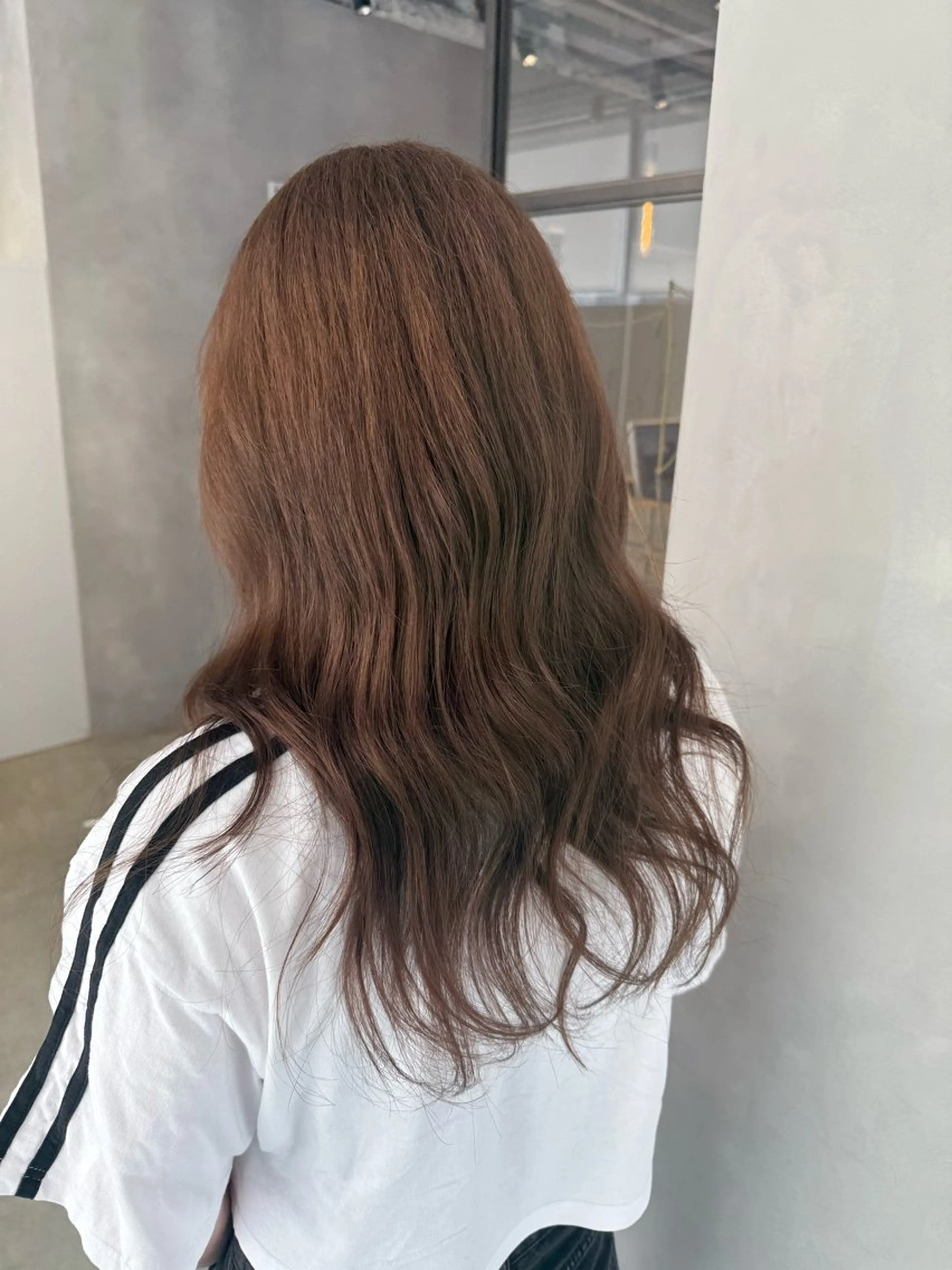 ロング カット ハイトーン／透明感 カラー Mioのヘアスタイル