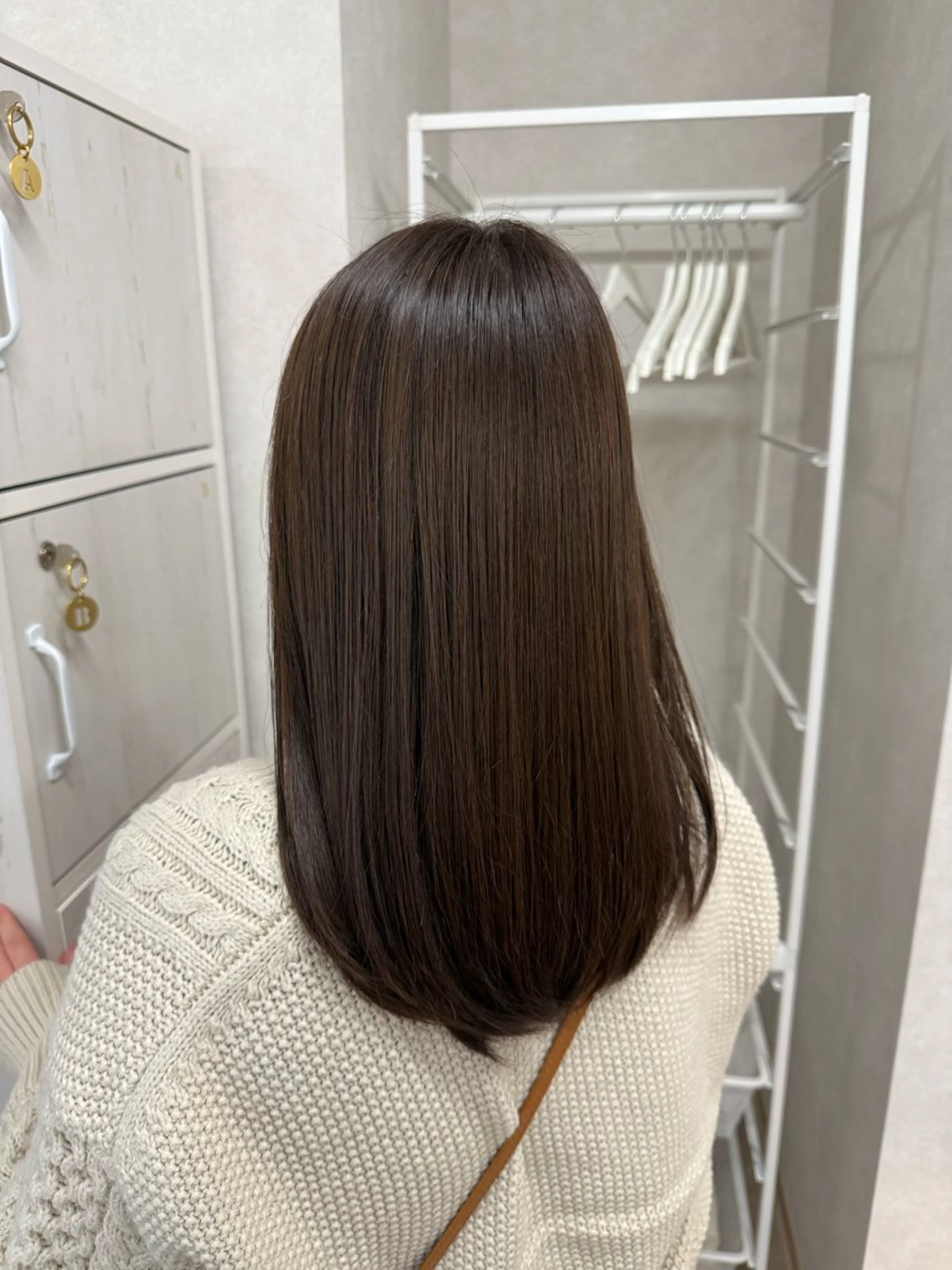 セミロング カラー 炭屋 波音のヘアスタイル