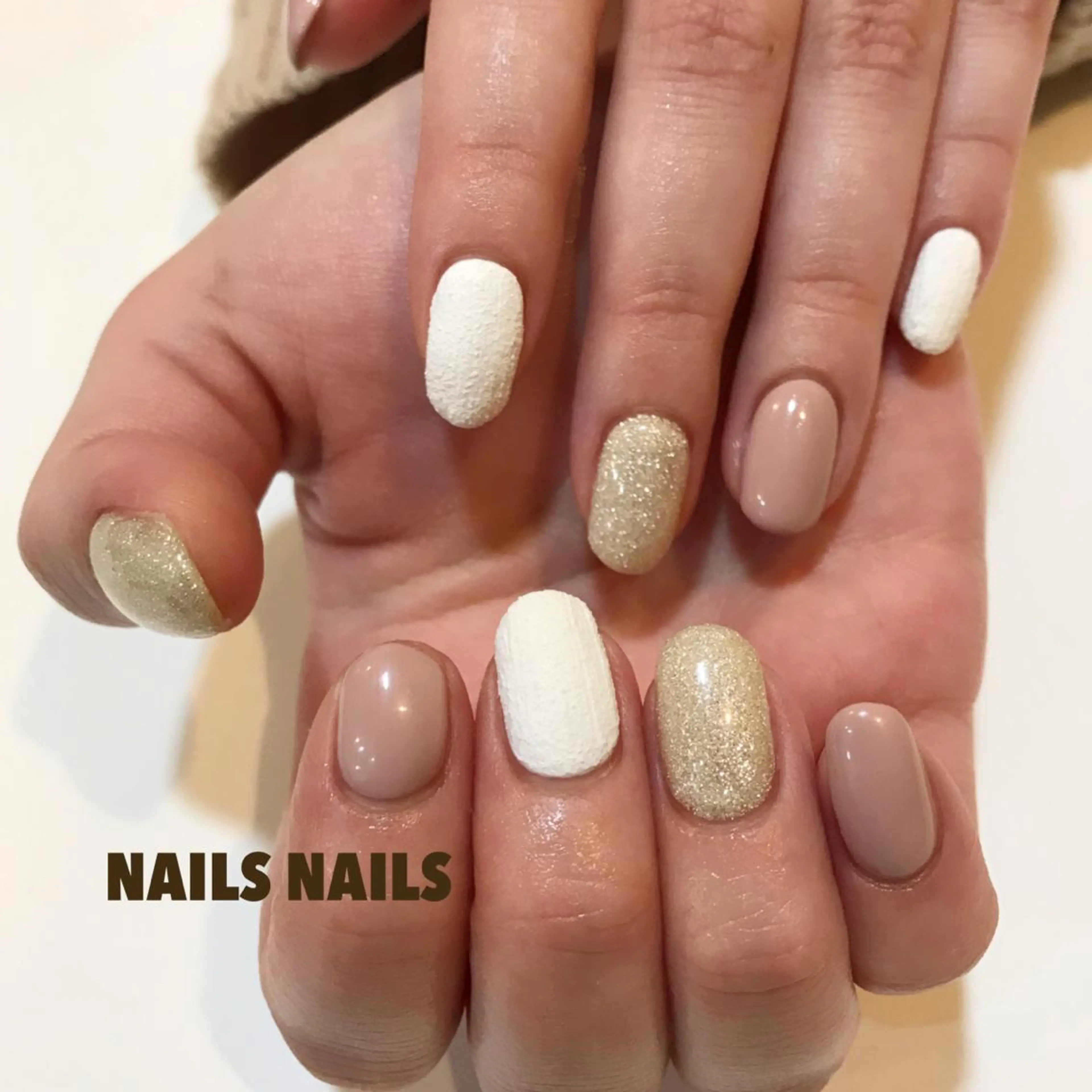 ネイル ジェルネイル ホワイト ハンドネイル NAILSNAILS ERIKAのネイルデザイン