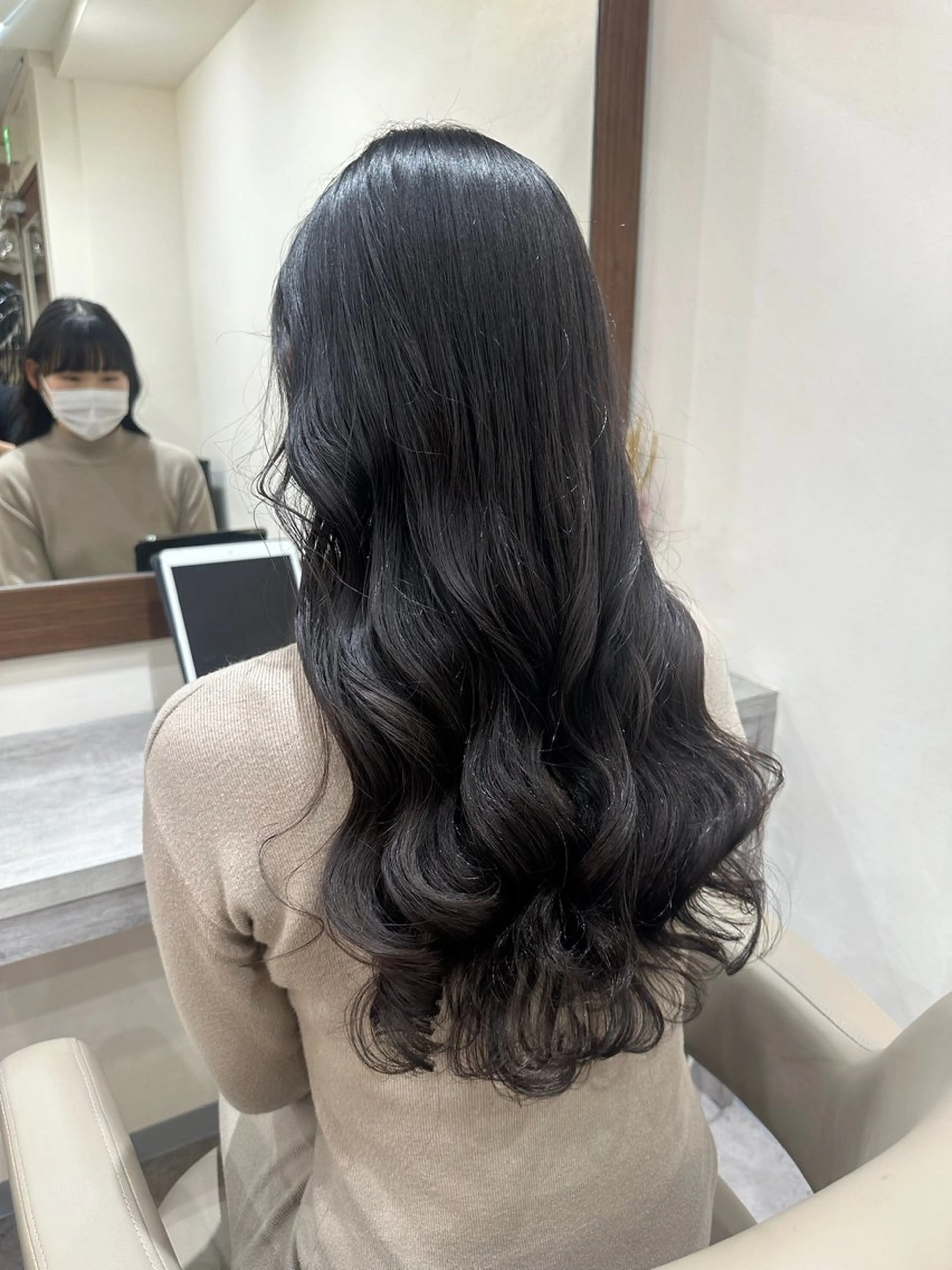 韓国風コテ巻きパーマ+骨格矯正カットの写真