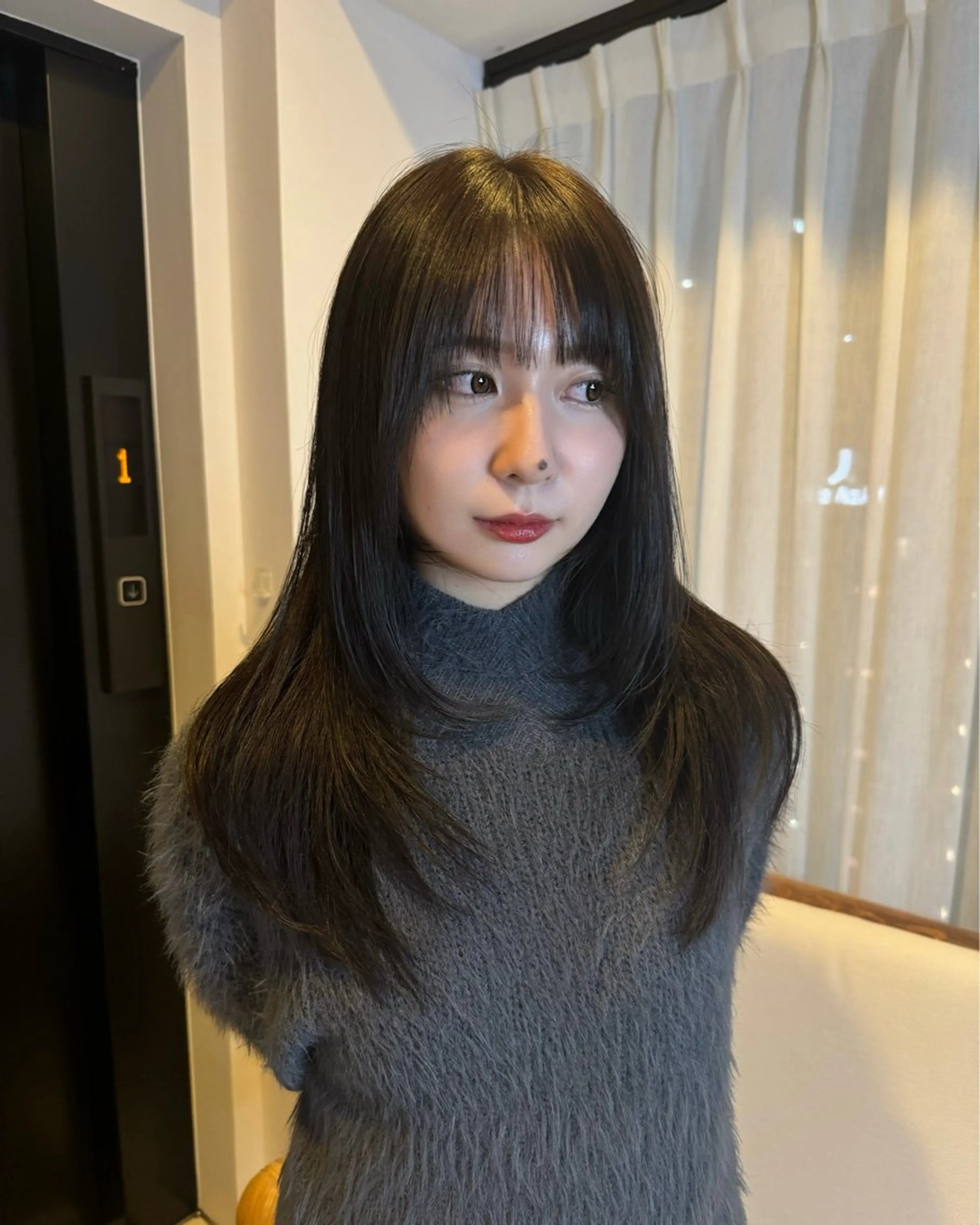 ロング アッシュ アッシュブラウン 顔まわりレイヤー レイヤーカット ロング Bonheur銀座 /前田 栞九郎のヘアスタイル