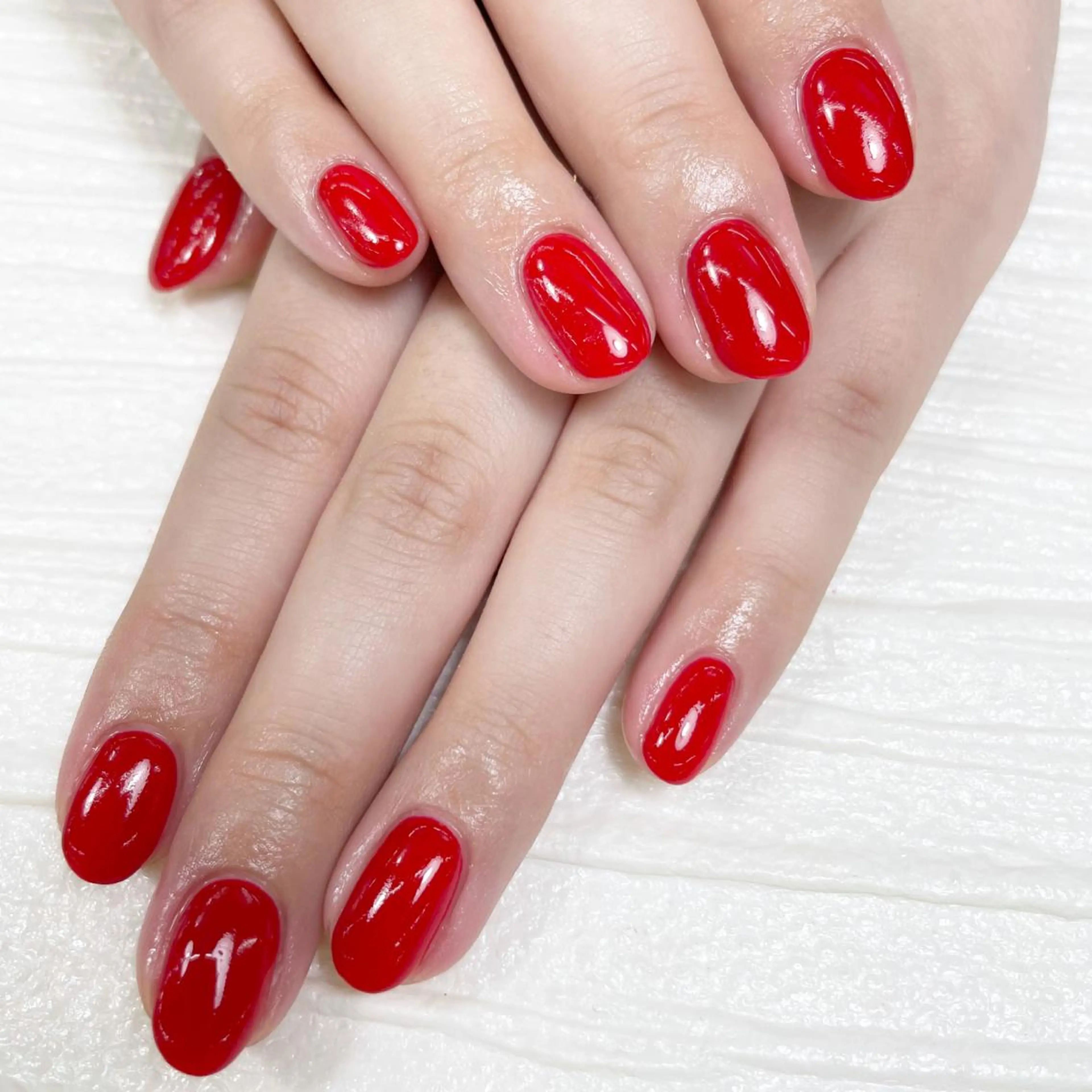 ネイル ワンカラーネイル 赤色 Nail Blue512所属・Nailist MINORIのネイルデザイン